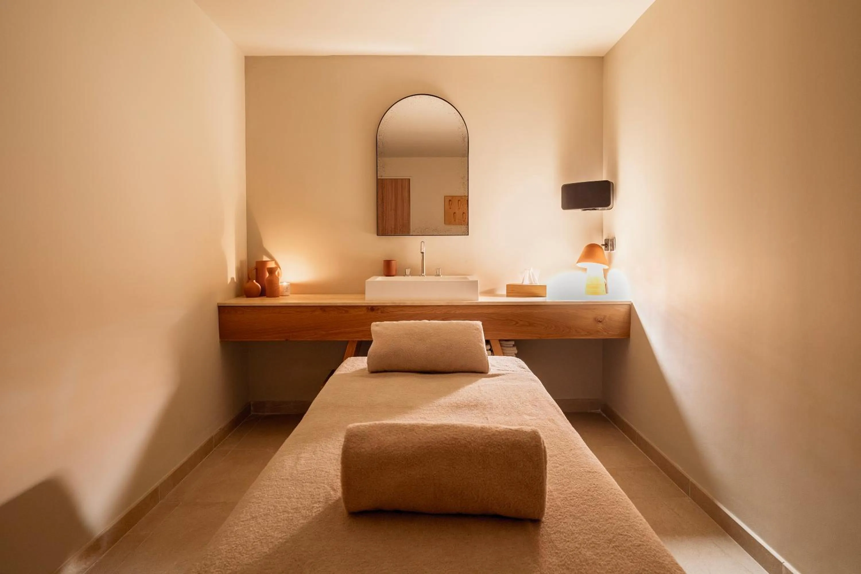 Massage, Bed in Setclub Hôtel & Spa Aix-en-Provence