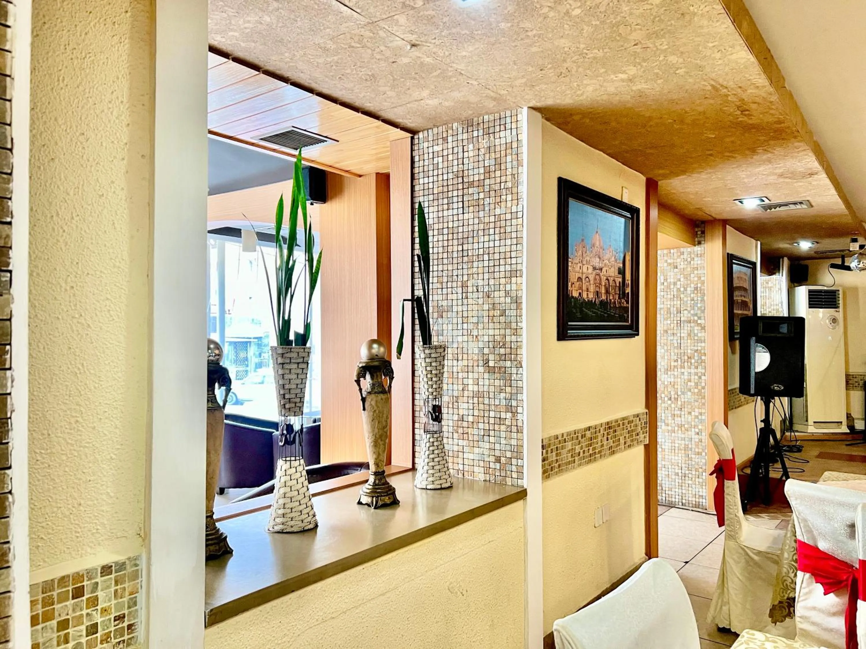 Dining area in Kharaa Hotel & Restaurant