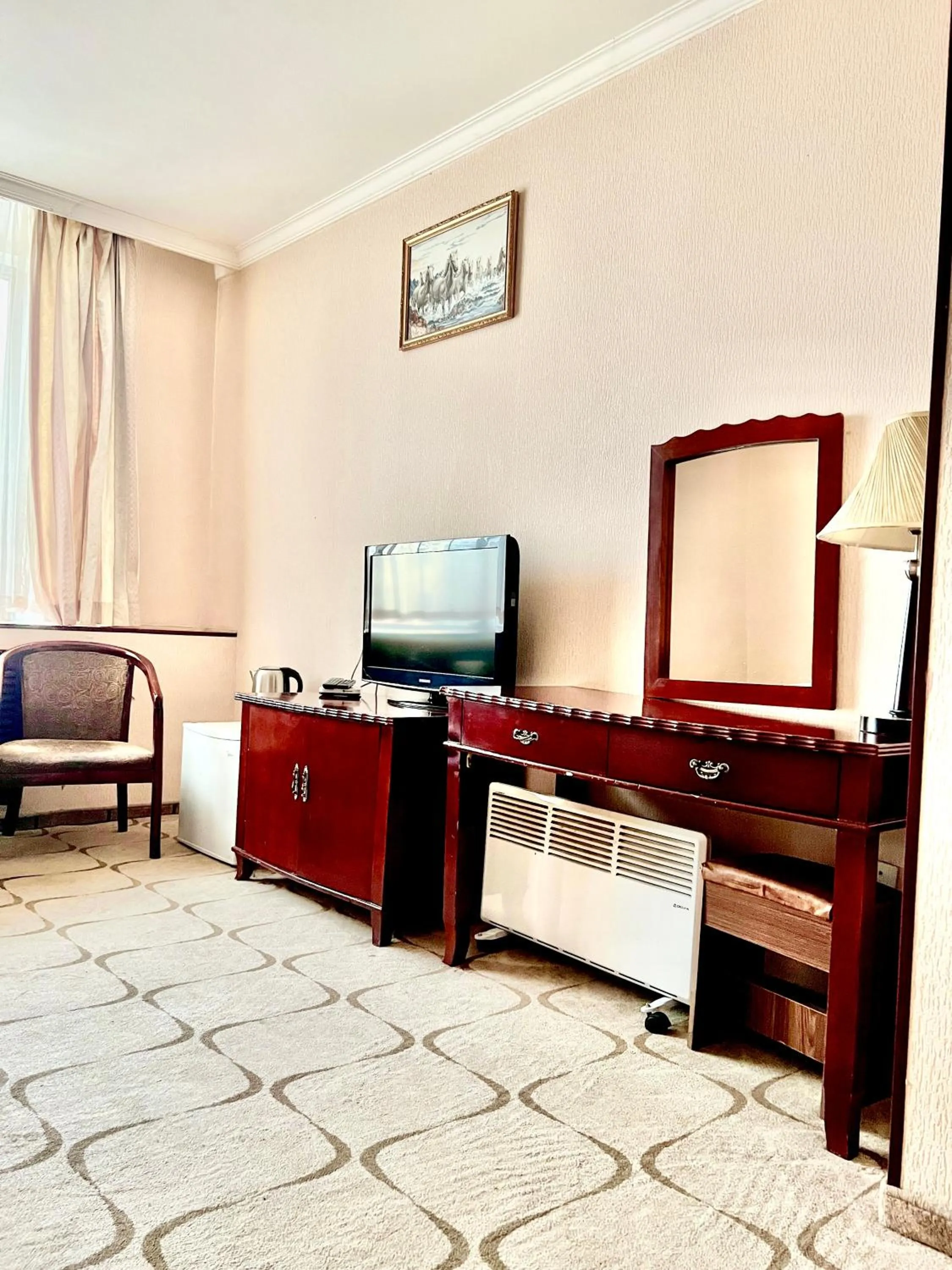 TV and multimedia in Kharaa Hotel & Restaurant