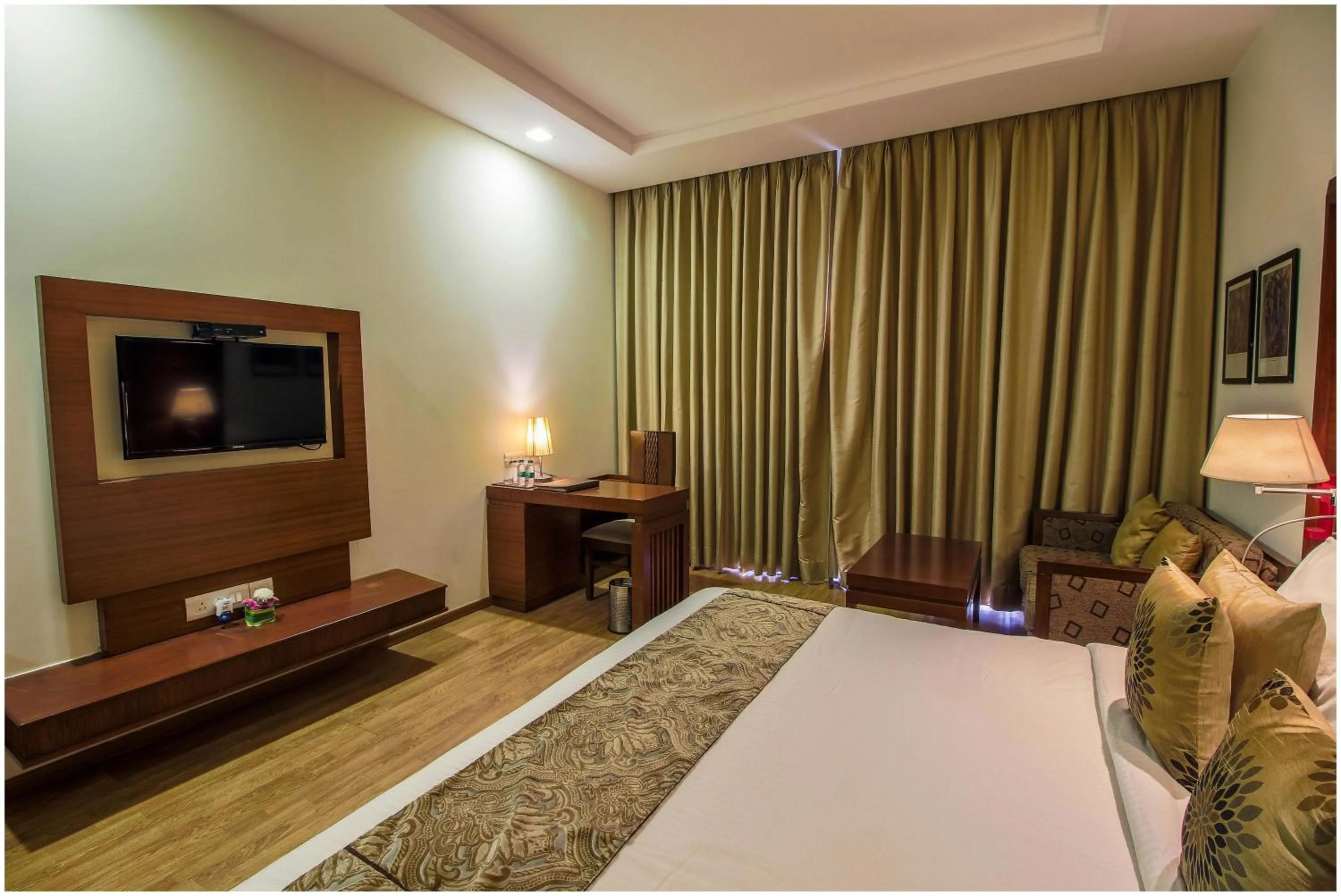 TV and multimedia, Bed in The Nikunj Hotels