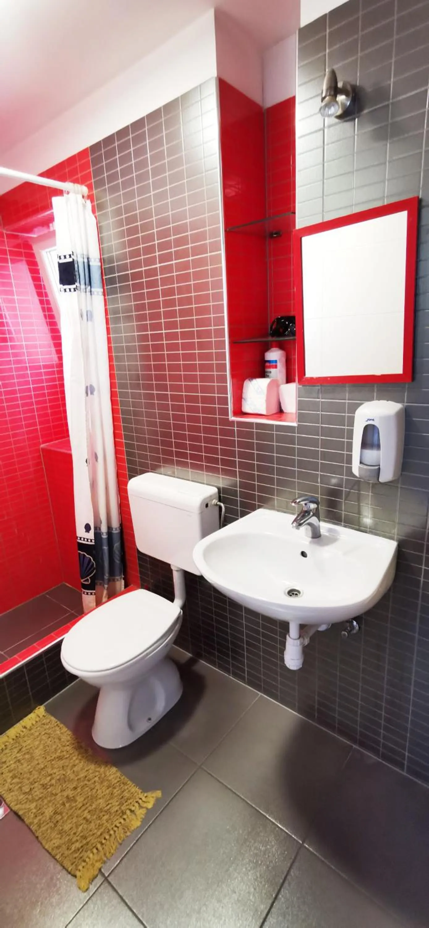 Shower in Croparadise Hostel