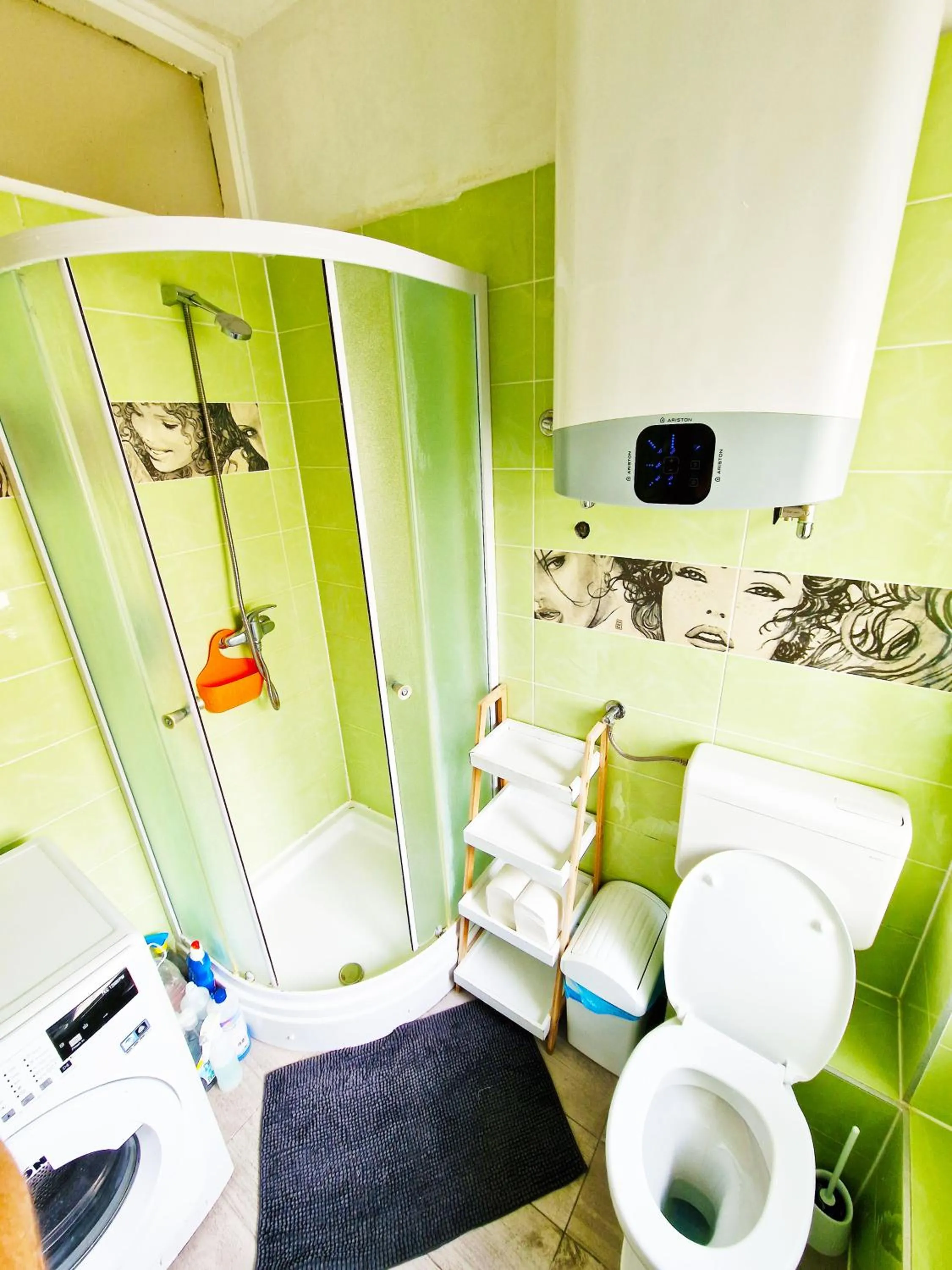 Shower in Croparadise Hostel