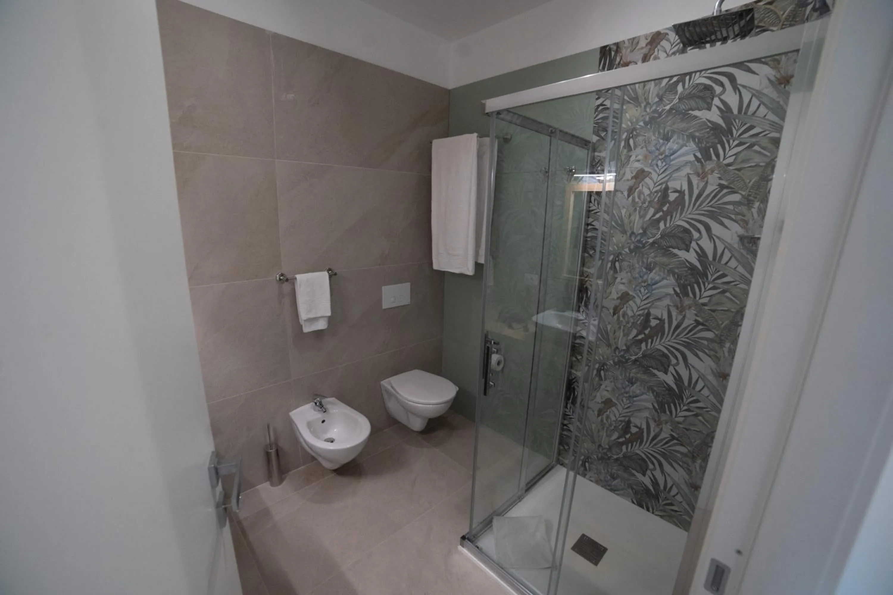 Shower in Middle Town Palace