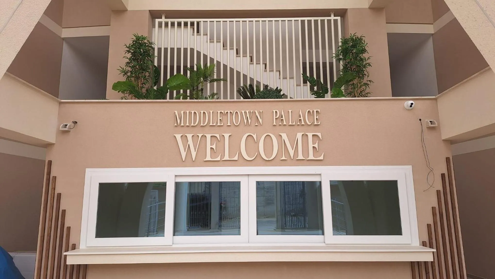 Facade/entrance in Middle Town Palace