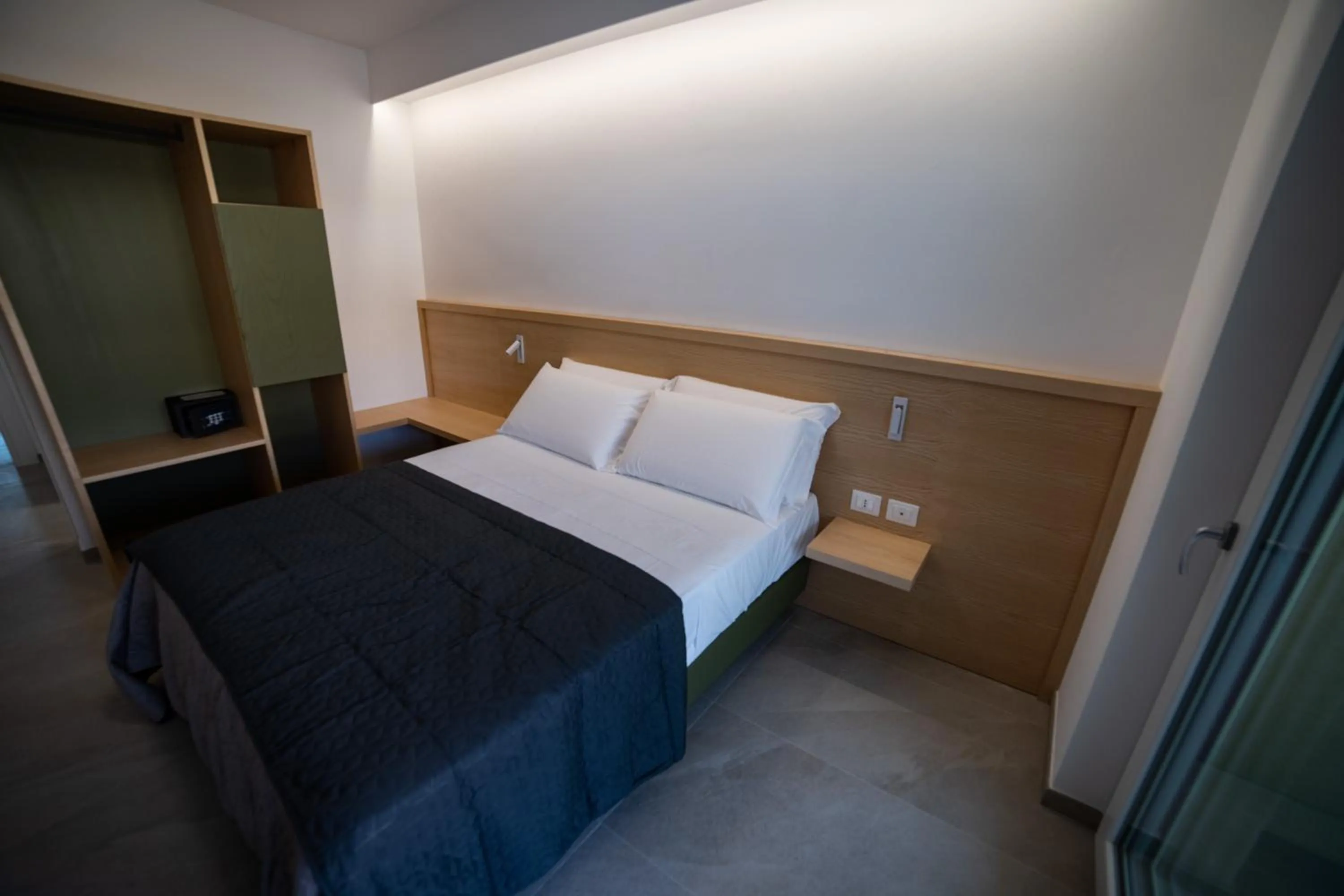 Bedroom, Bed in Middle Town Palace