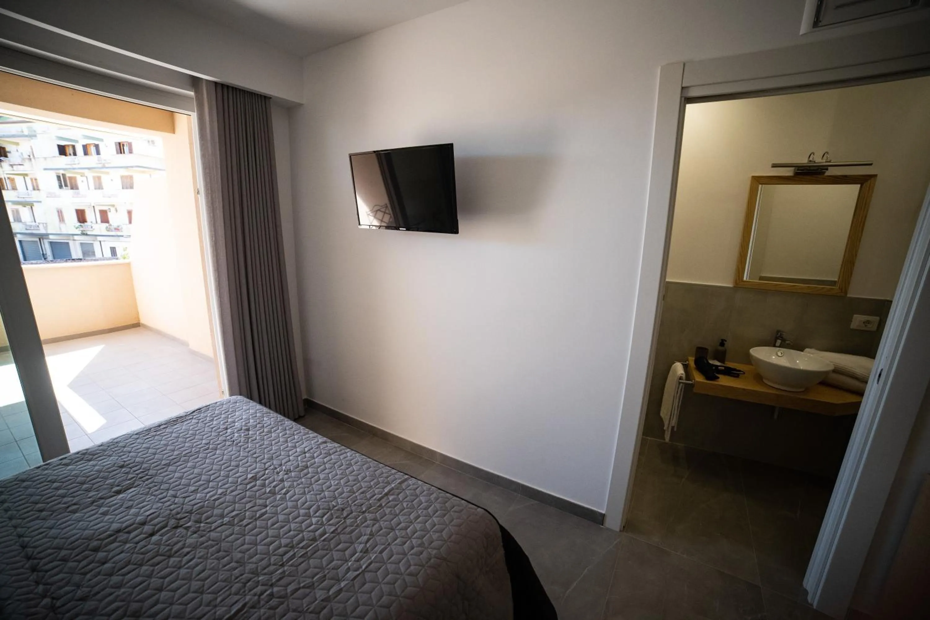 TV and multimedia, Bed in Middle Town Palace