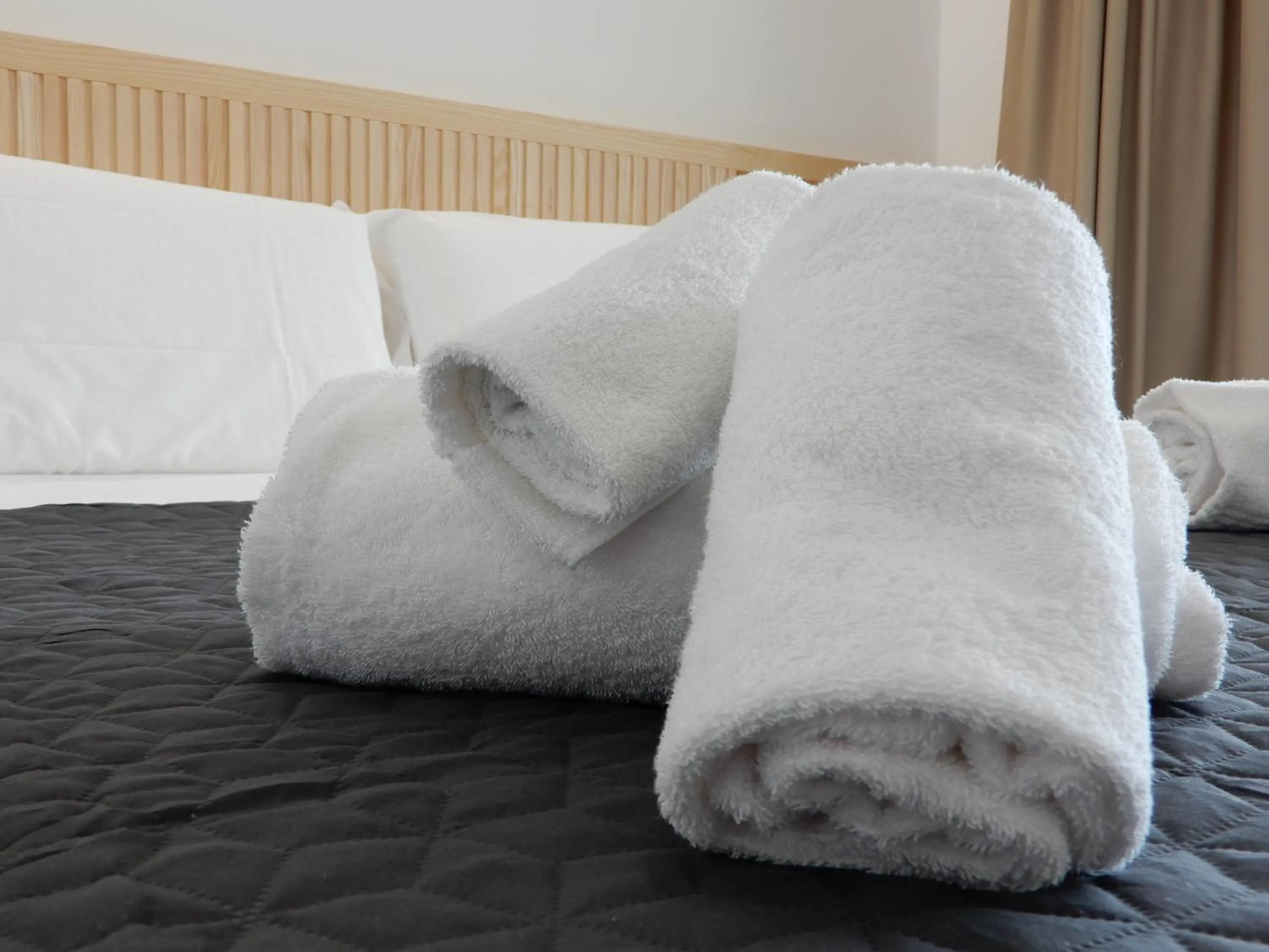 towels, Bed in Middle Town Palace