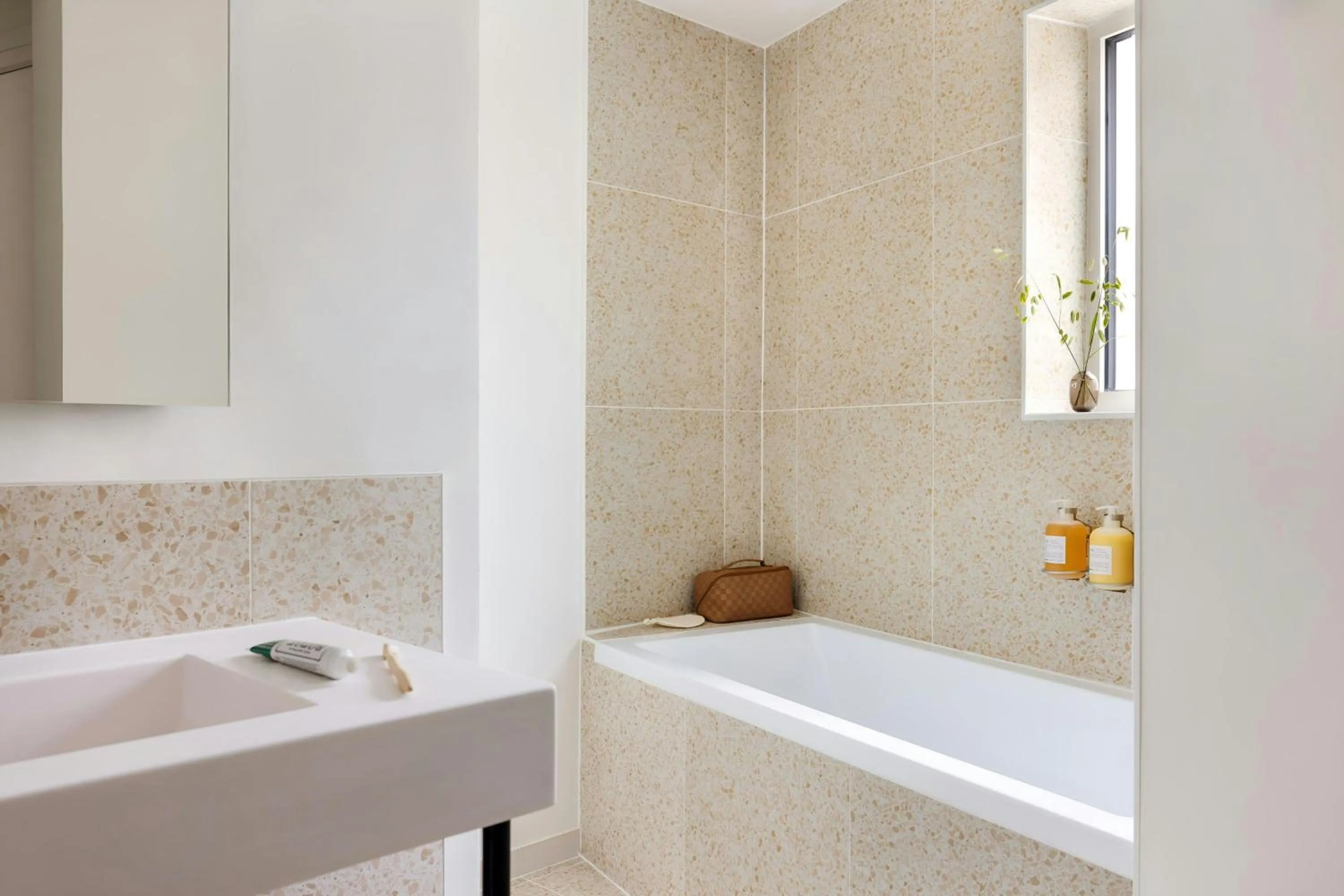 Bathroom in Yvette Hotel Porte de Versailles, Sonder by Marriott Bonvoy