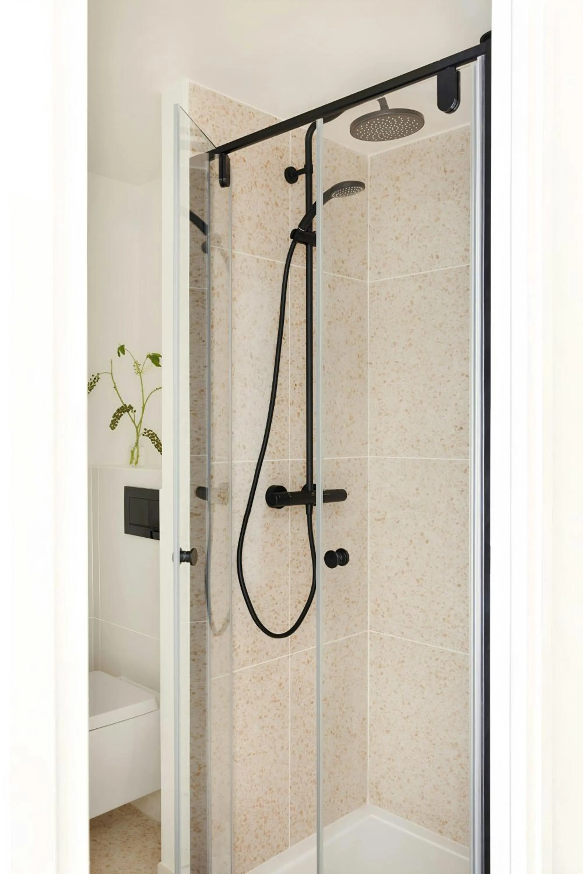 Bathroom in Yvette Hotel Porte de Versailles, Sonder by Marriott Bonvoy