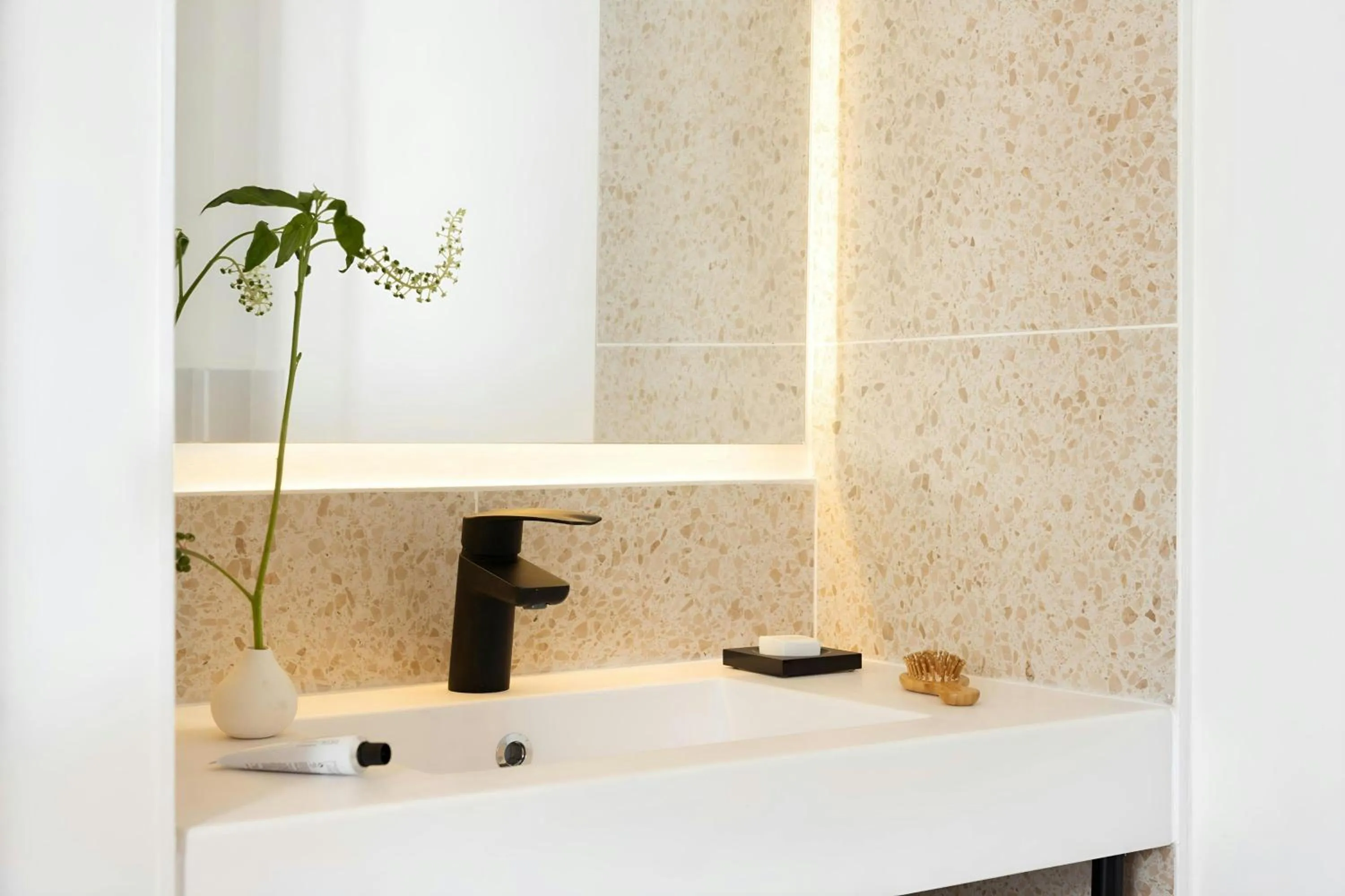 Bathroom in Yvette Hotel Porte de Versailles, Sonder by Marriott Bonvoy