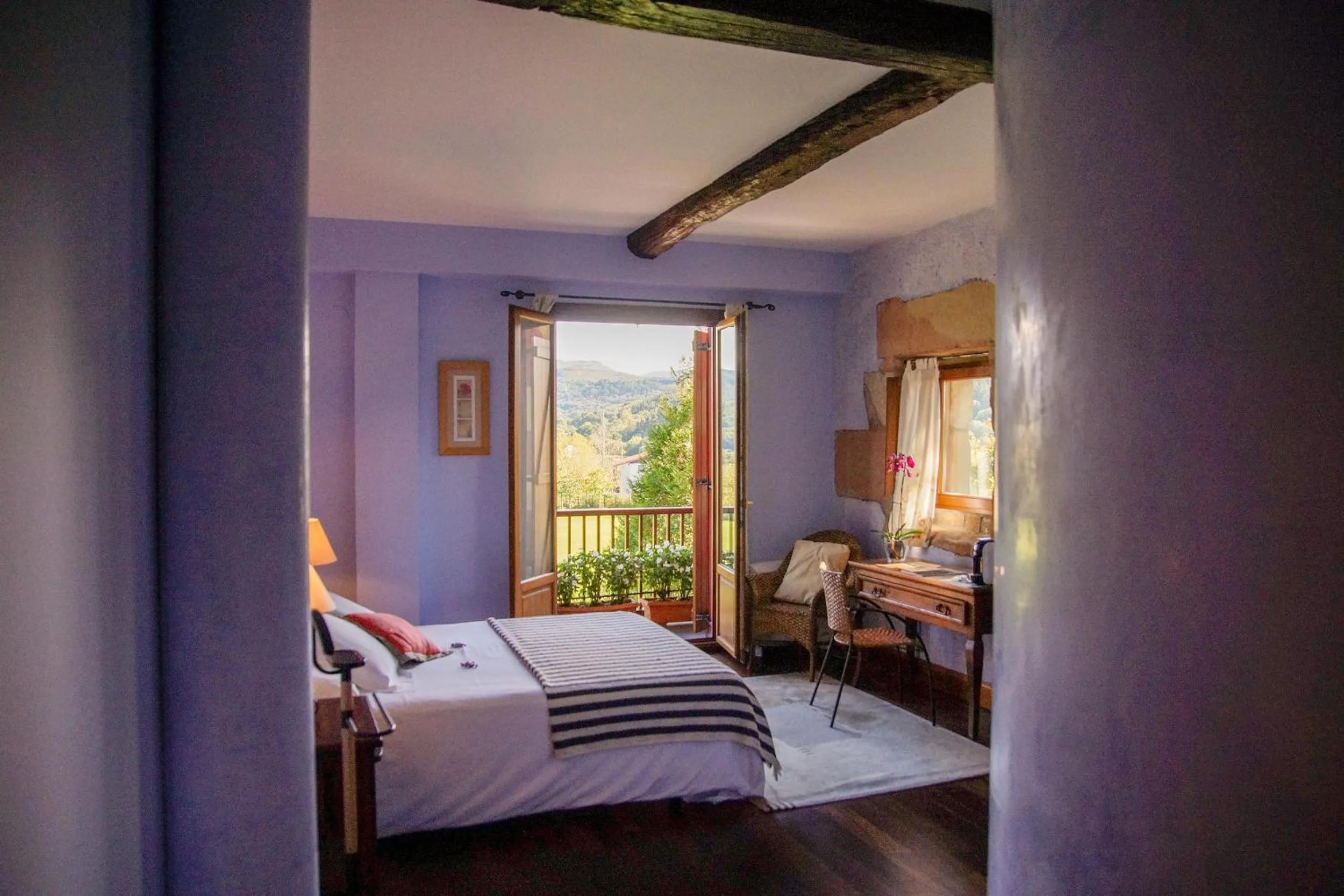 Photo of the whole room, Bed in Usategieta