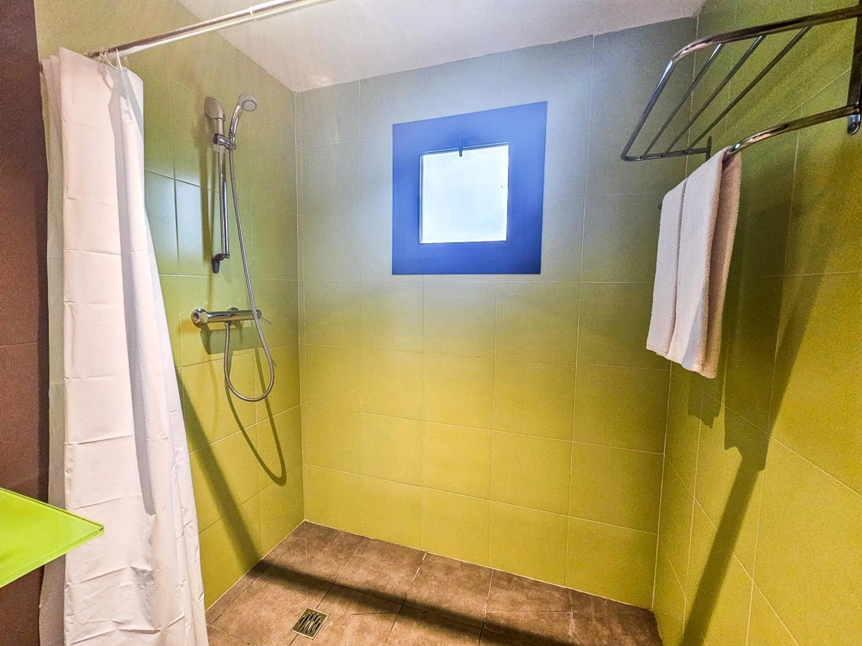 Shower in SOLOPUENT Hotel Rural