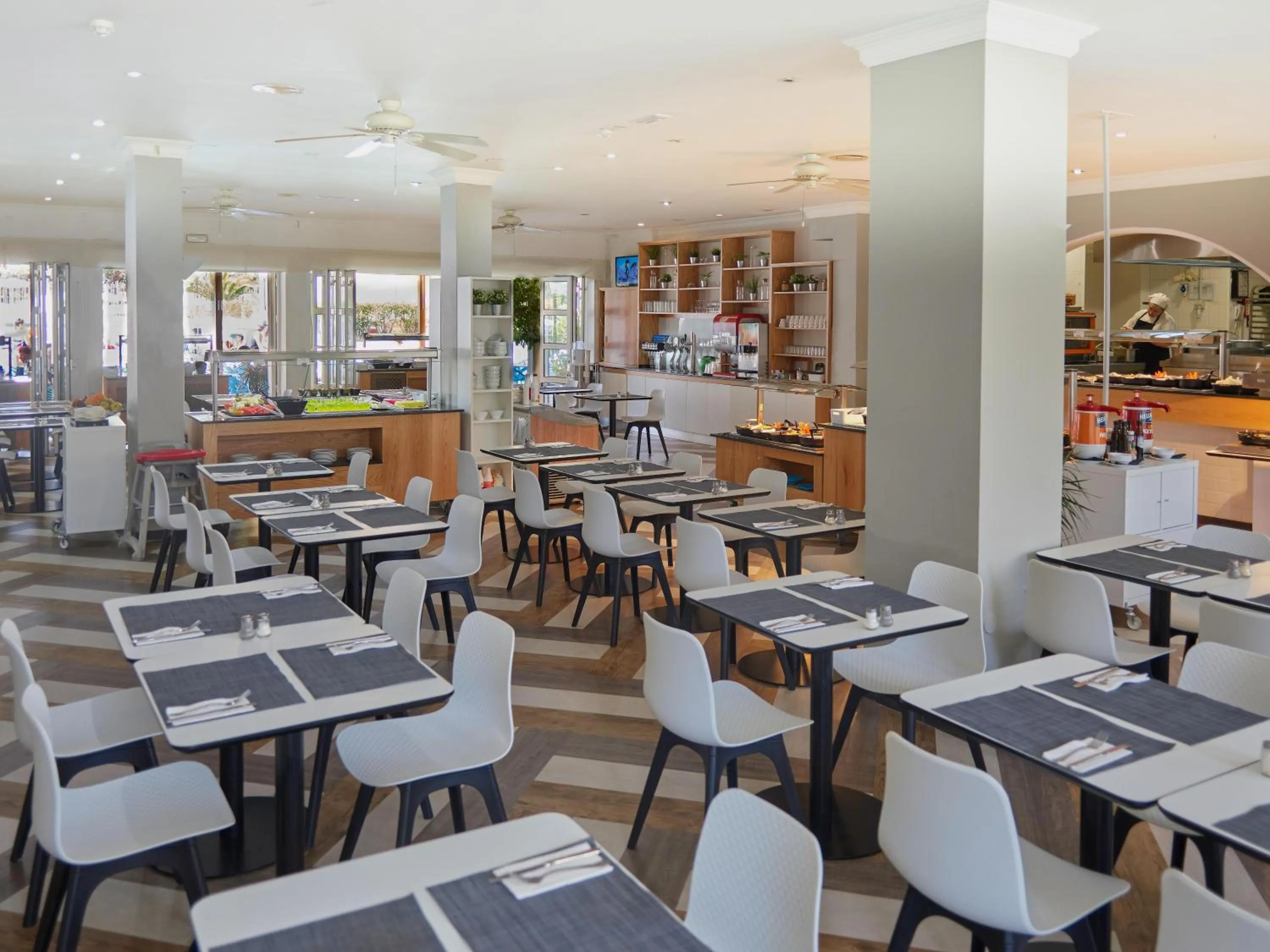 Restaurant/places to eat in Coral Compostela Beach Golf