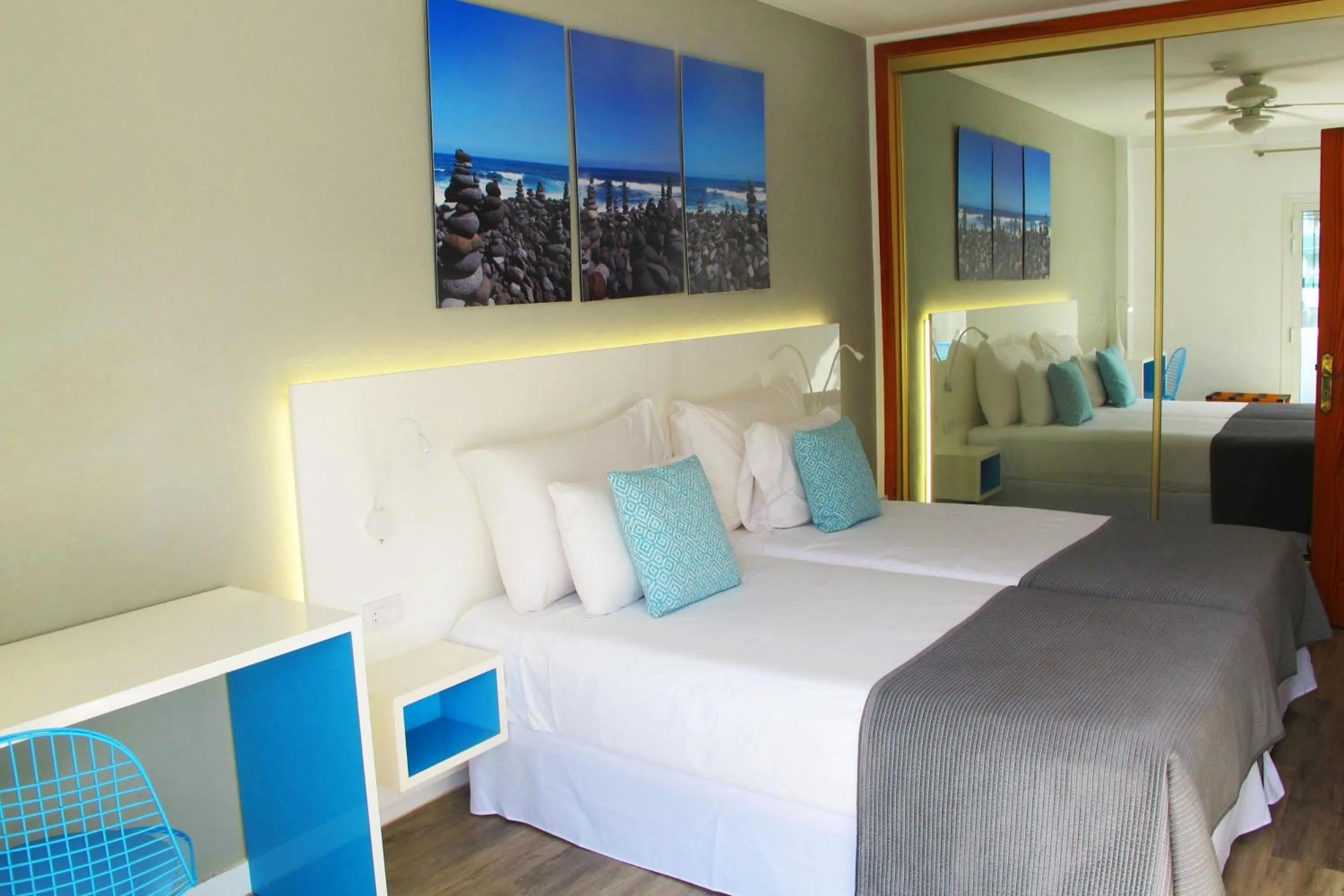 Photo of the whole room, Bed in Coral Compostela Beach Golf