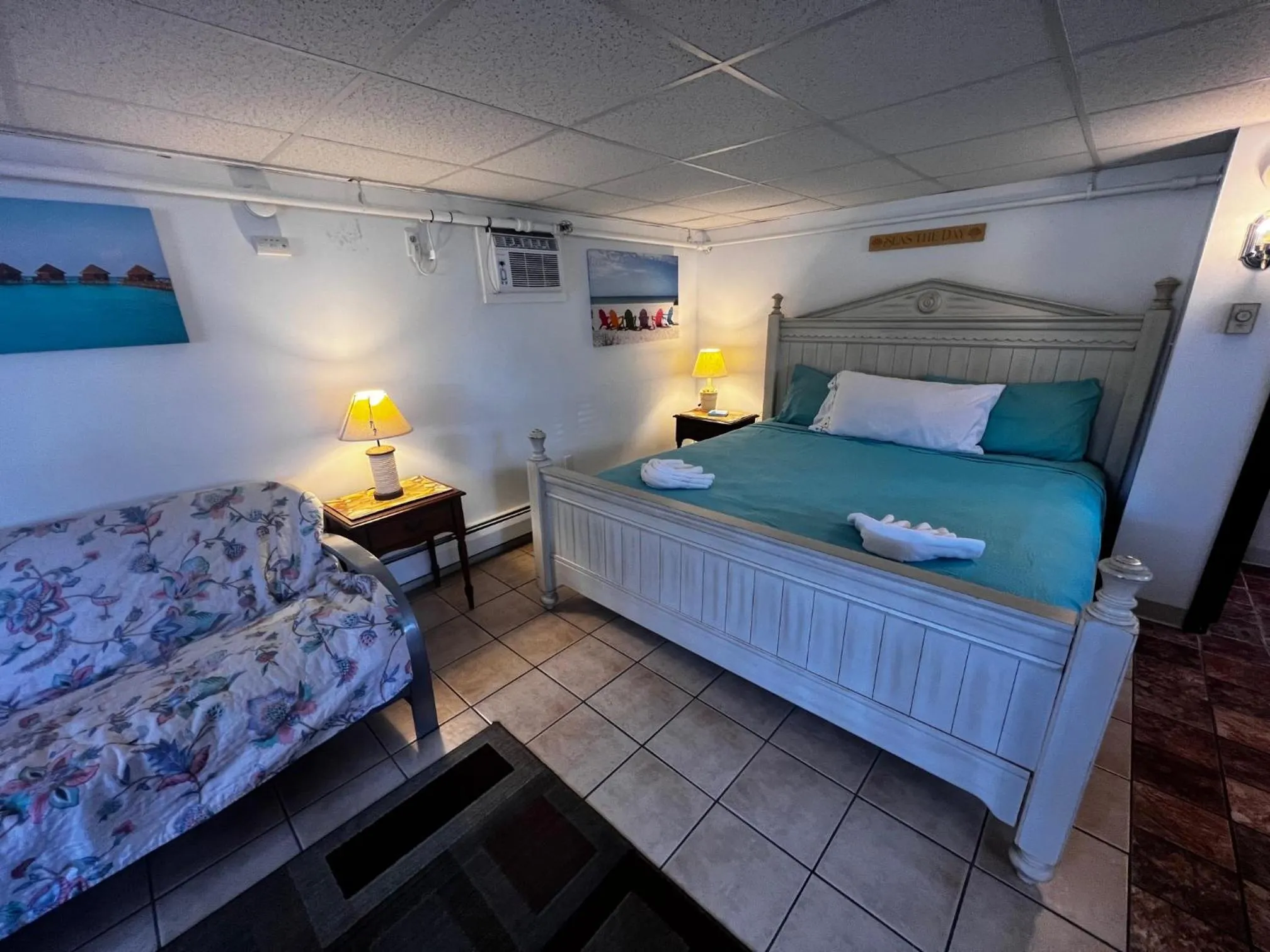 Bed in Green Dolphin