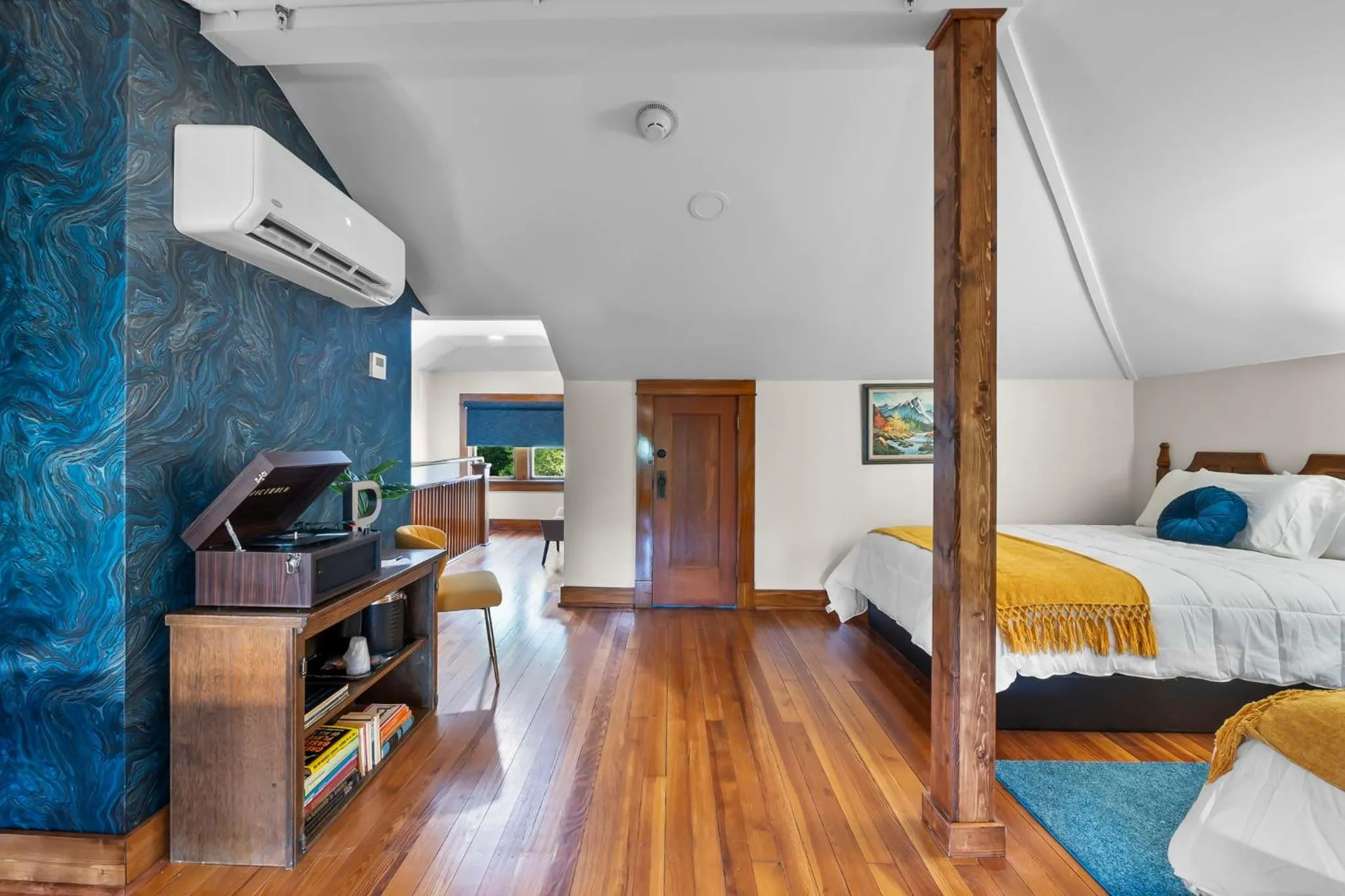 Photo of the whole room, Bed in Rockwood Inn