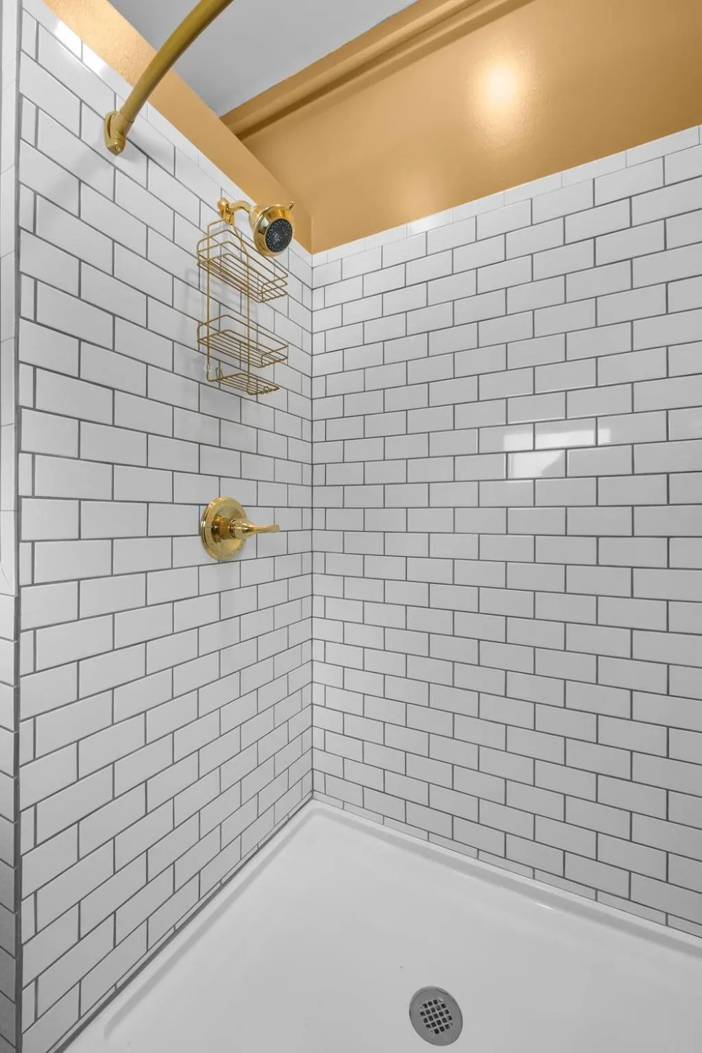 Shower in Rockwood Inn