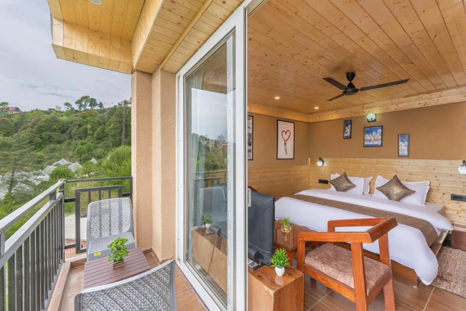Bed in The Kufri Retreat