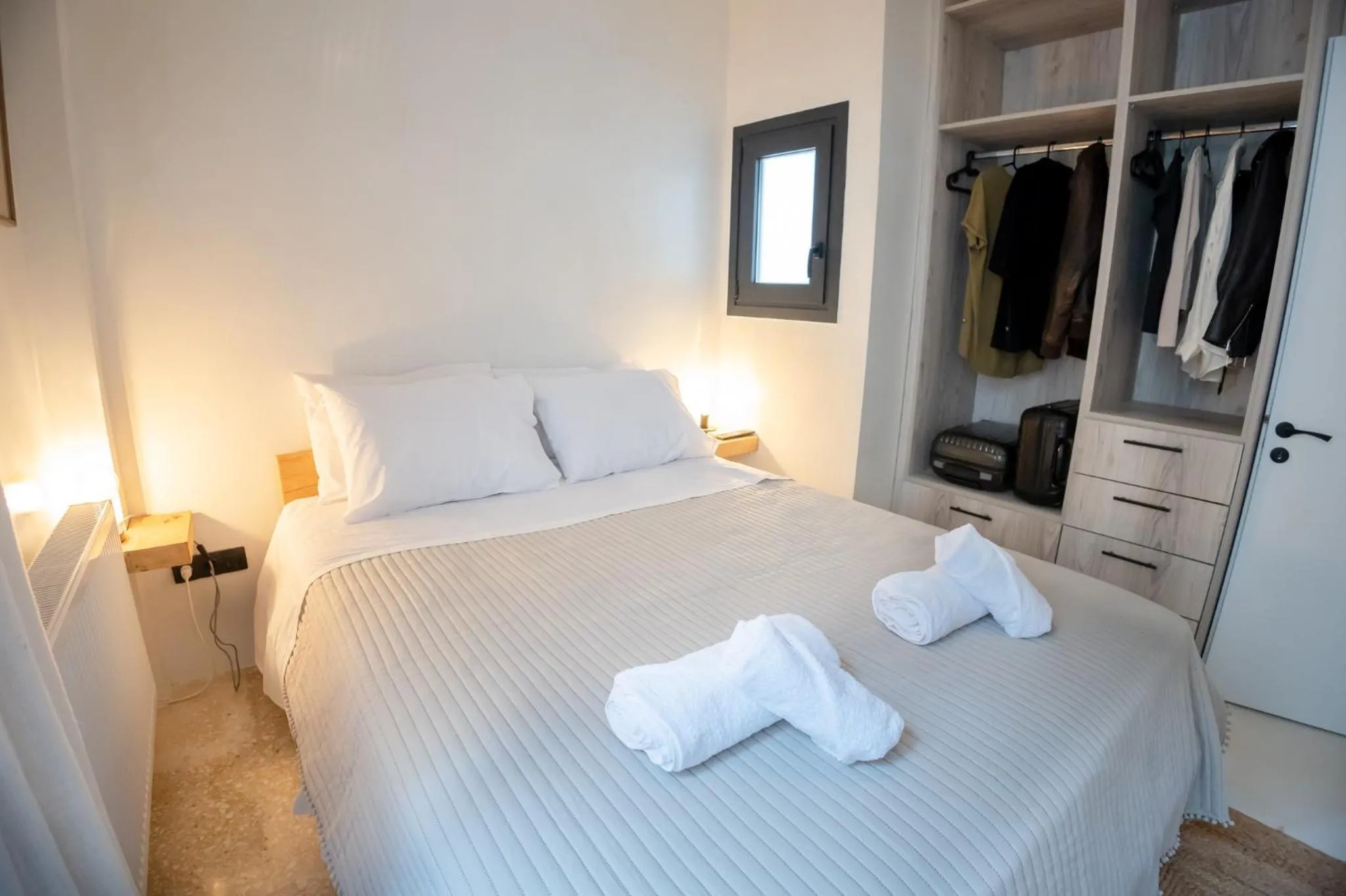 Bed in Jenny's Home Acropolis