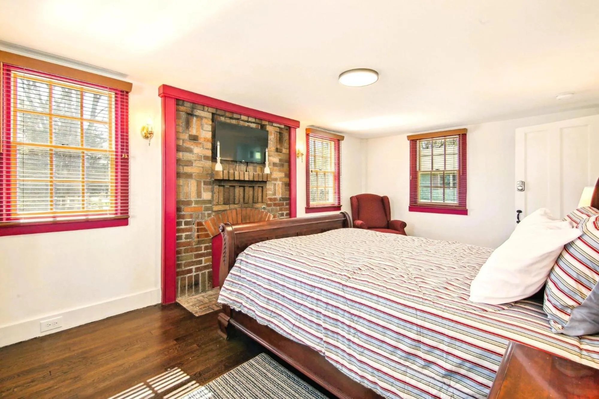 Superior King Suite in The Cottage Inn At Amos Lake