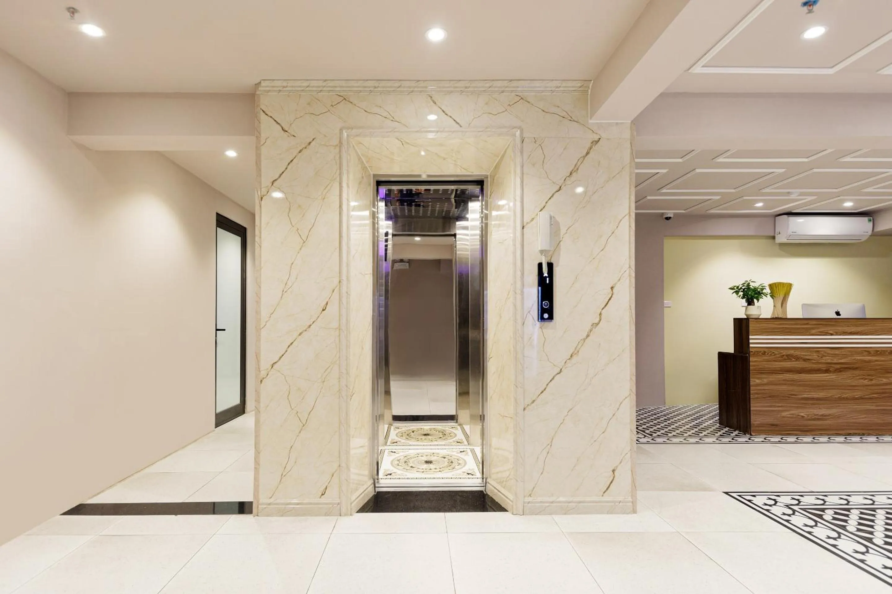 Lobby or reception in Collection O Le Grand Hanoi hotel – The Central Park