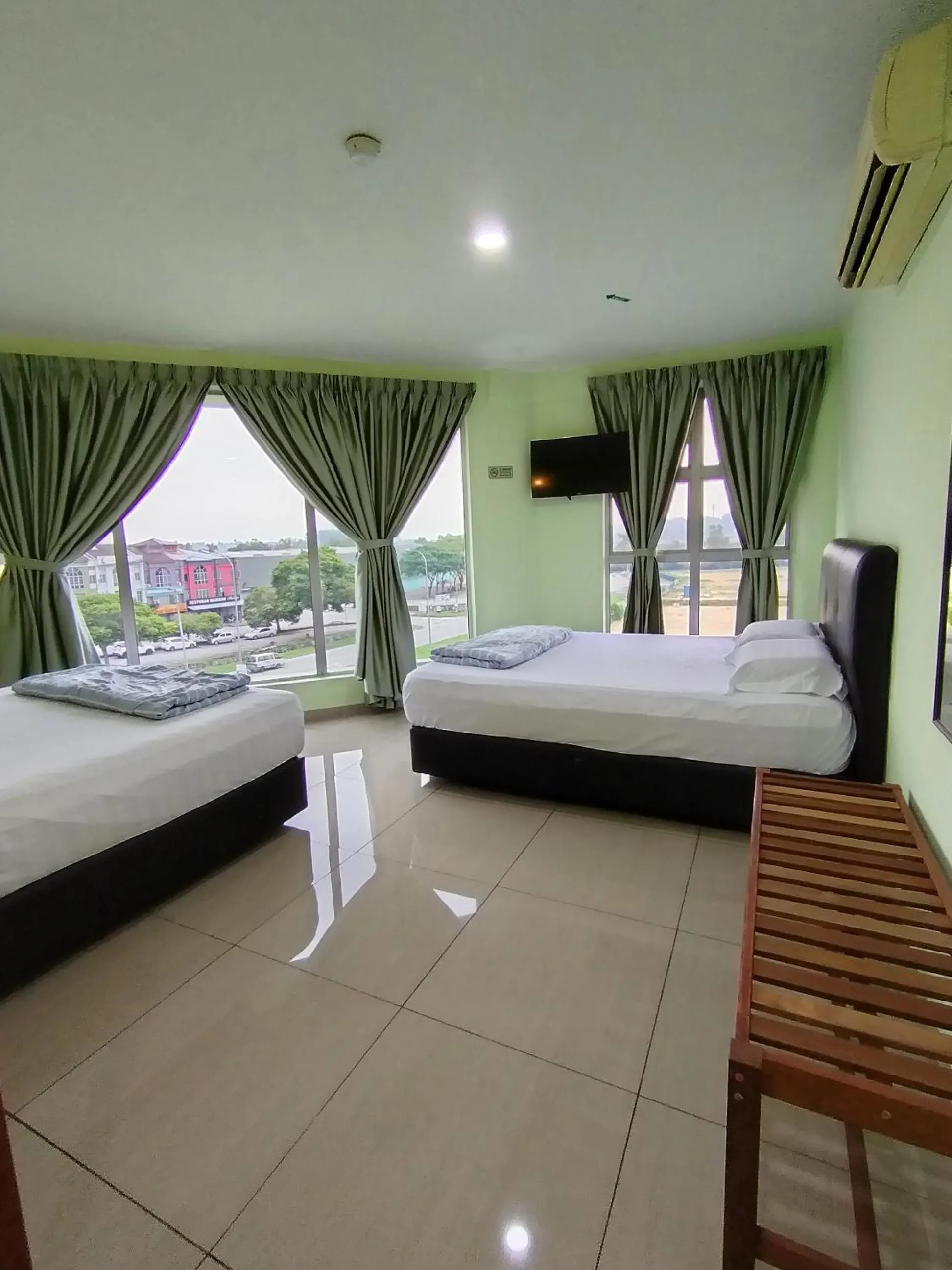Photo of the whole room, Bed in Hotel O Seremban Near SnowLim Wonderland Formerly M&N Hotel