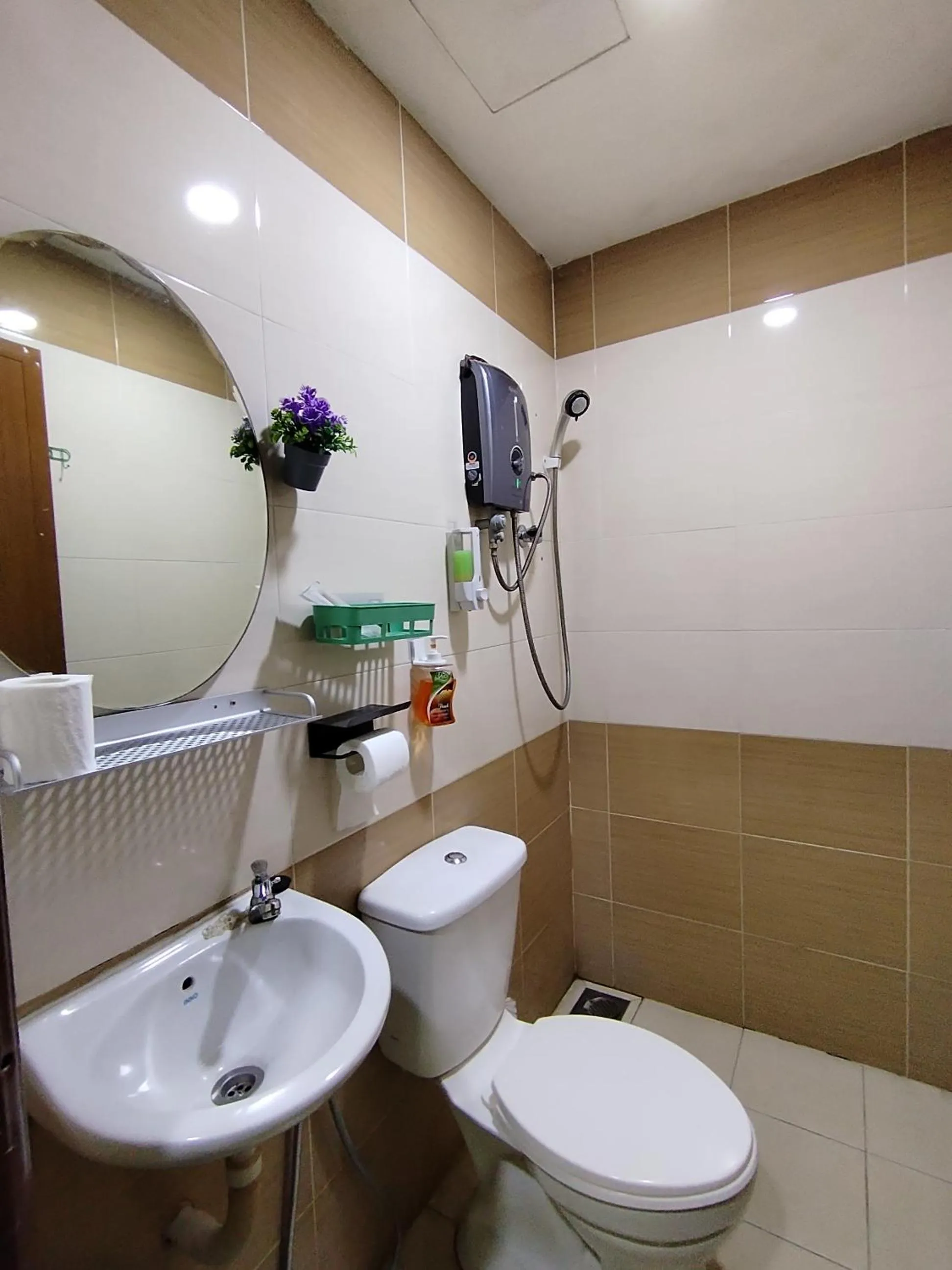 Toilet in Hotel O Seremban Near SnowLim Wonderland Formerly M&N Hotel