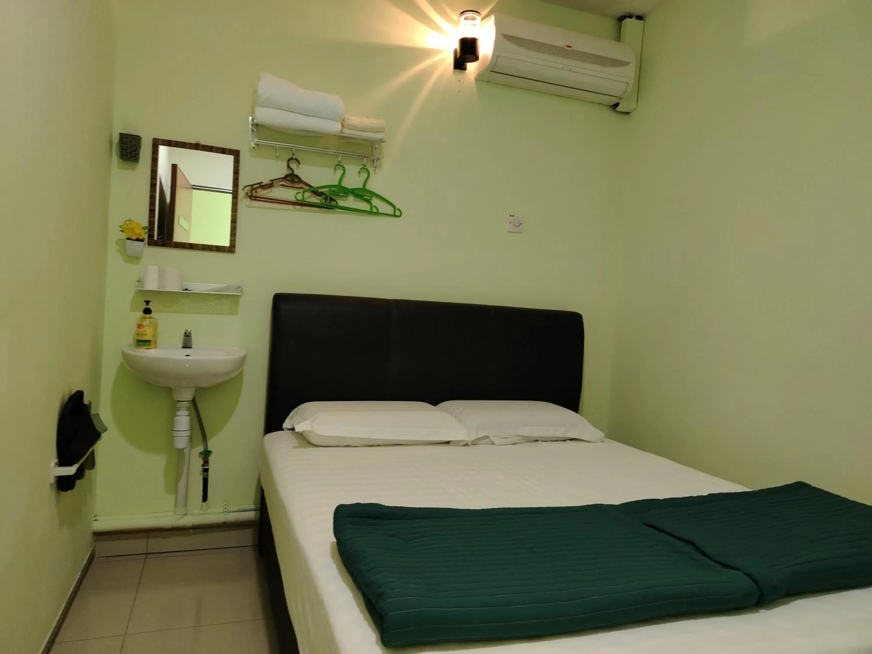 Photo of the whole room, Bed in Hotel O Seremban Near SnowLim Wonderland Formerly M&N Hotel