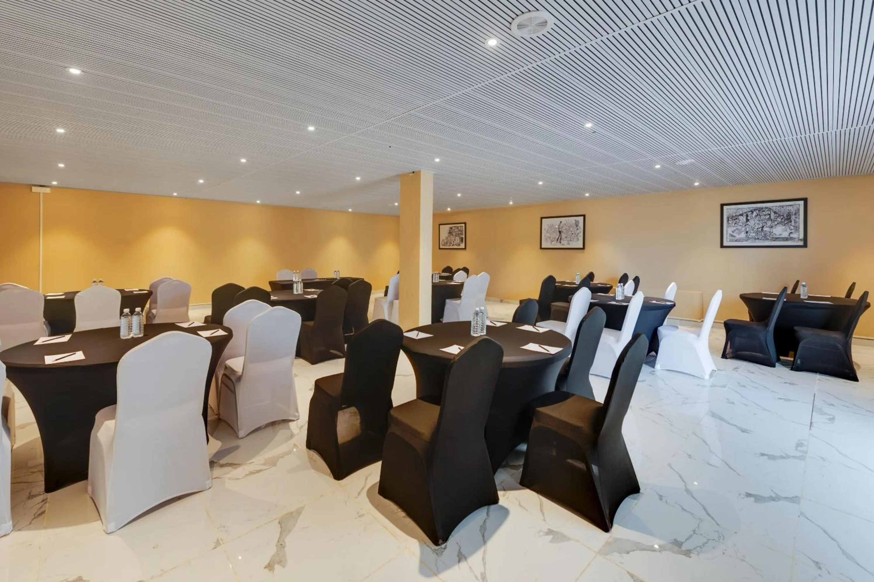 Meeting/conference room in Grand Continent Morjim