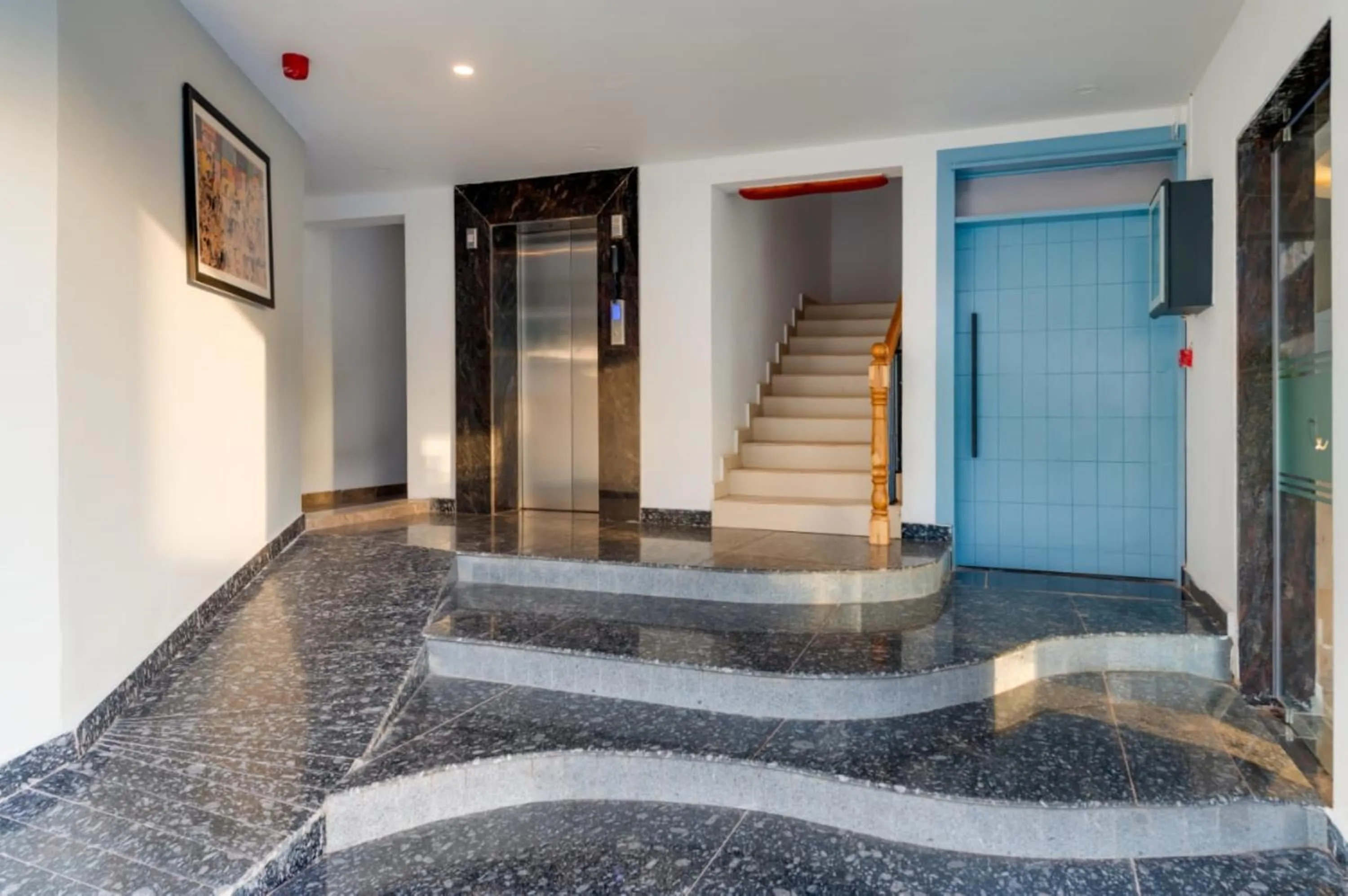 elevator in Grand Continent Morjim