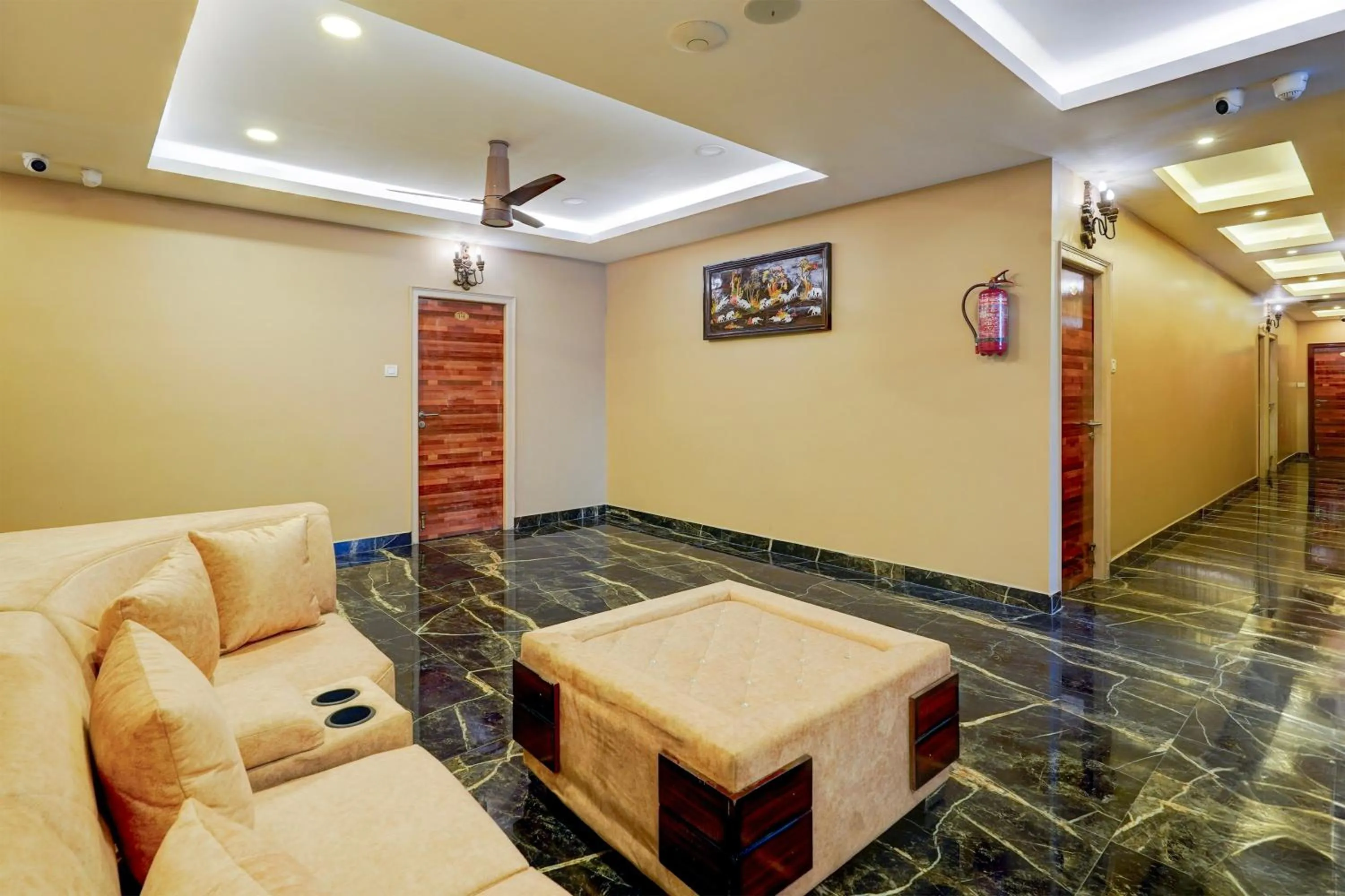 Lobby or reception in Super Townhouse NK Vivanta Luxury Rooms