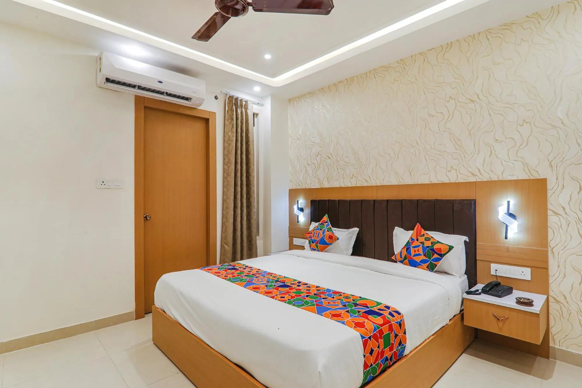 Bed in FabHotel Raj Palace