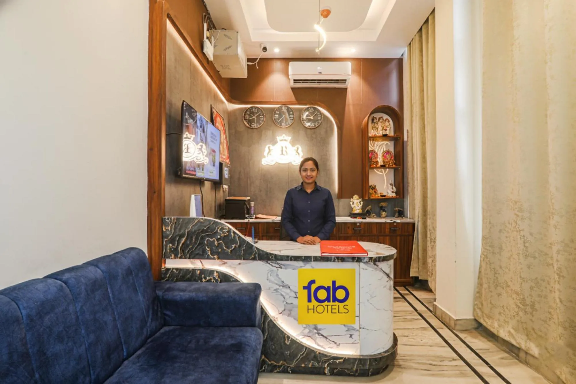 Lobby or reception in FabHotel Raj Palace