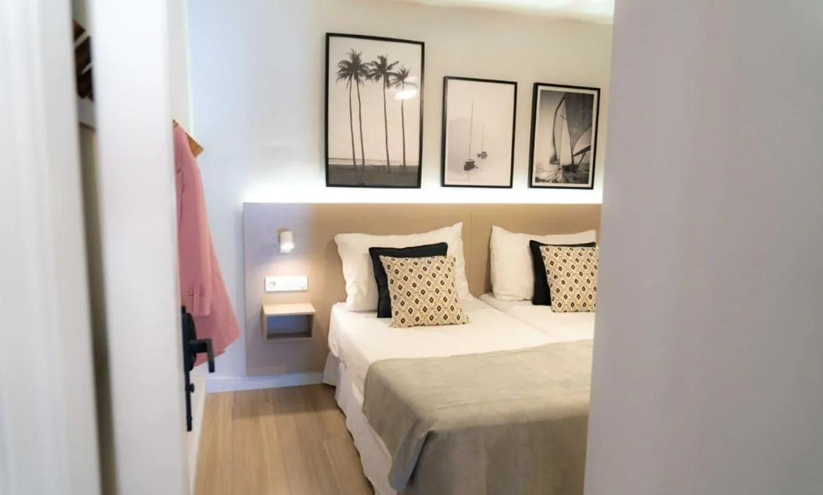 Photo of the whole room, Bed in Coral Compostela Beach