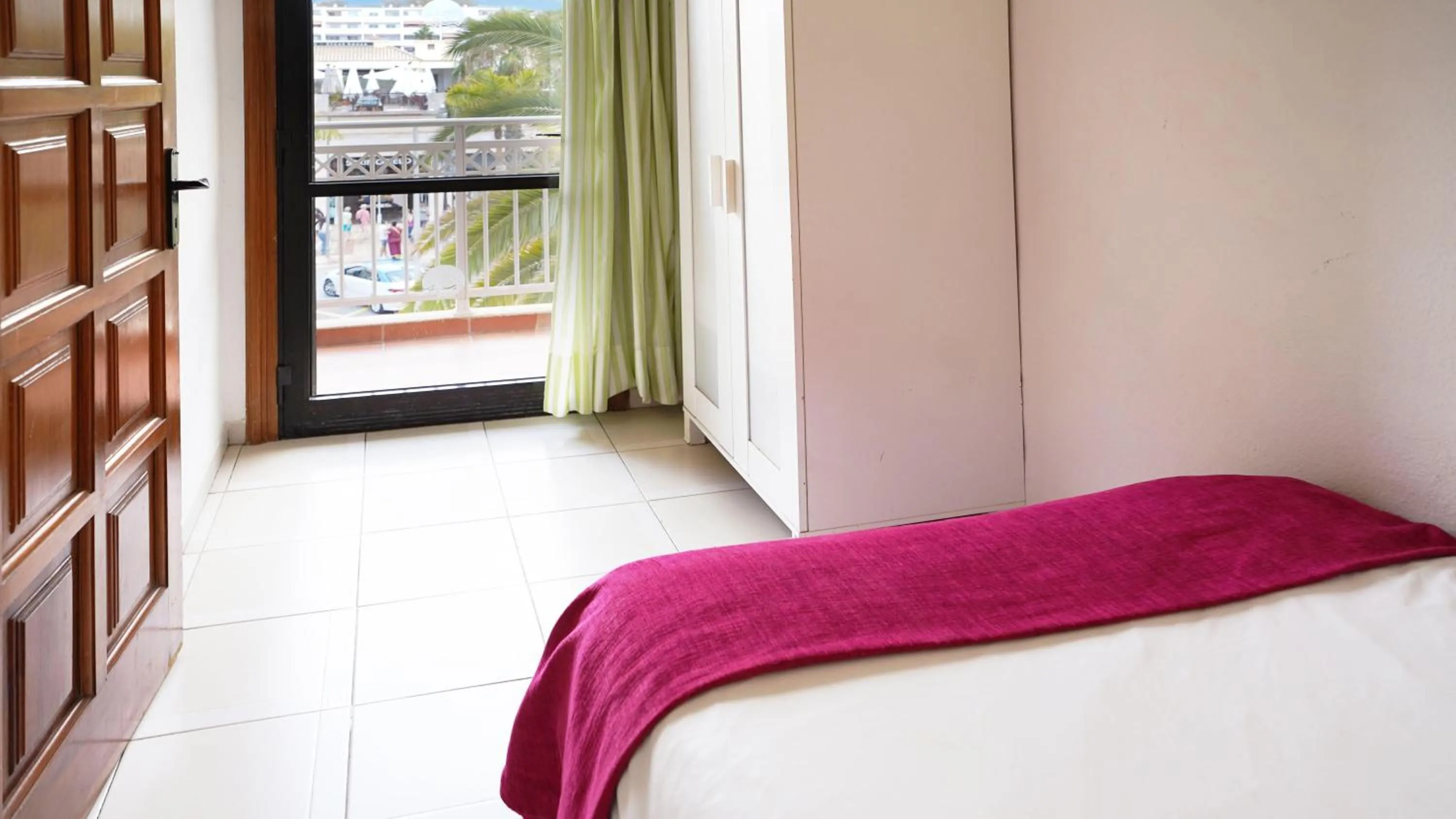 Photo of the whole room, Bed in Coral Compostela Beach