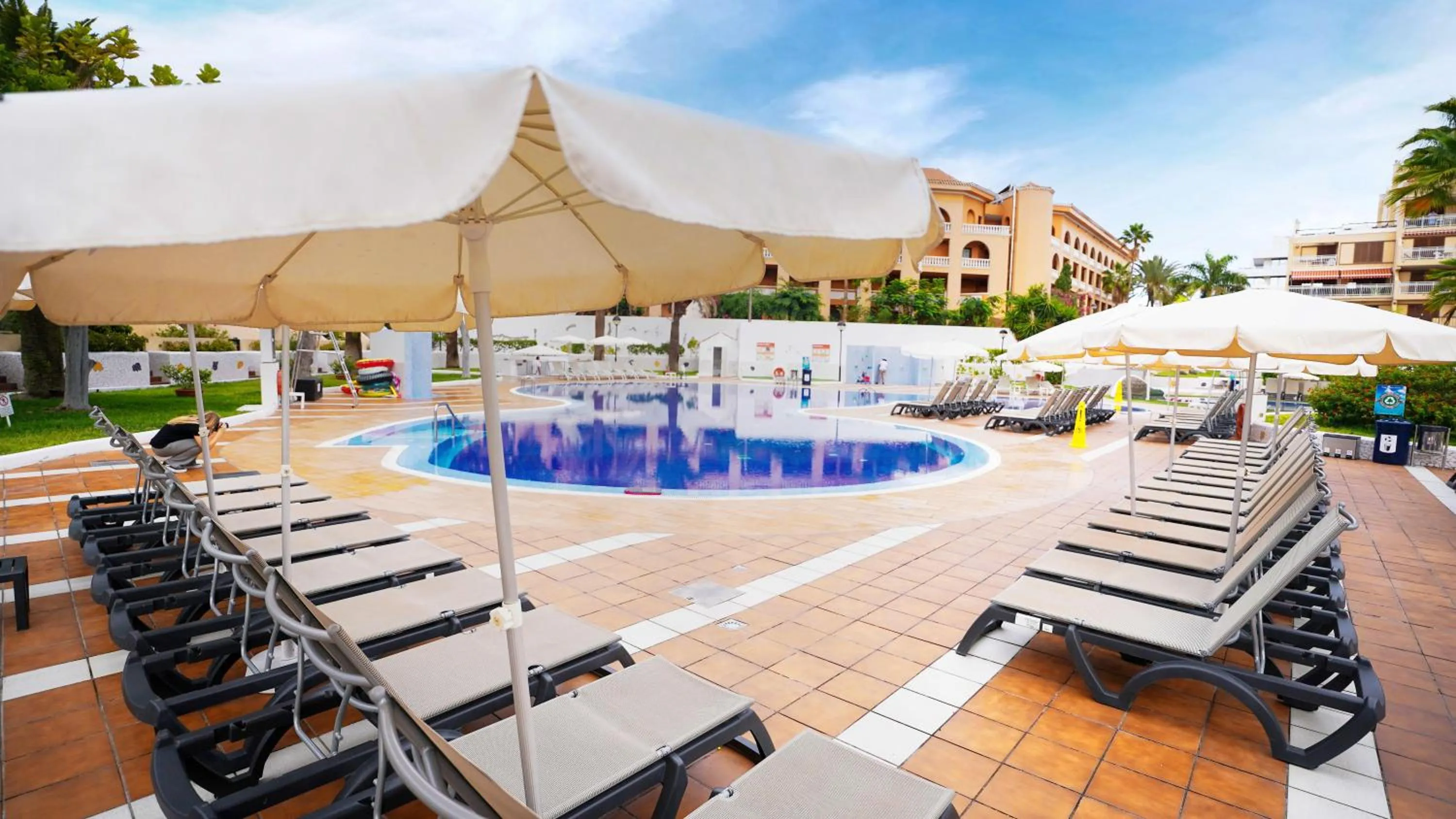 Photo of the whole room in Coral Compostela Beach