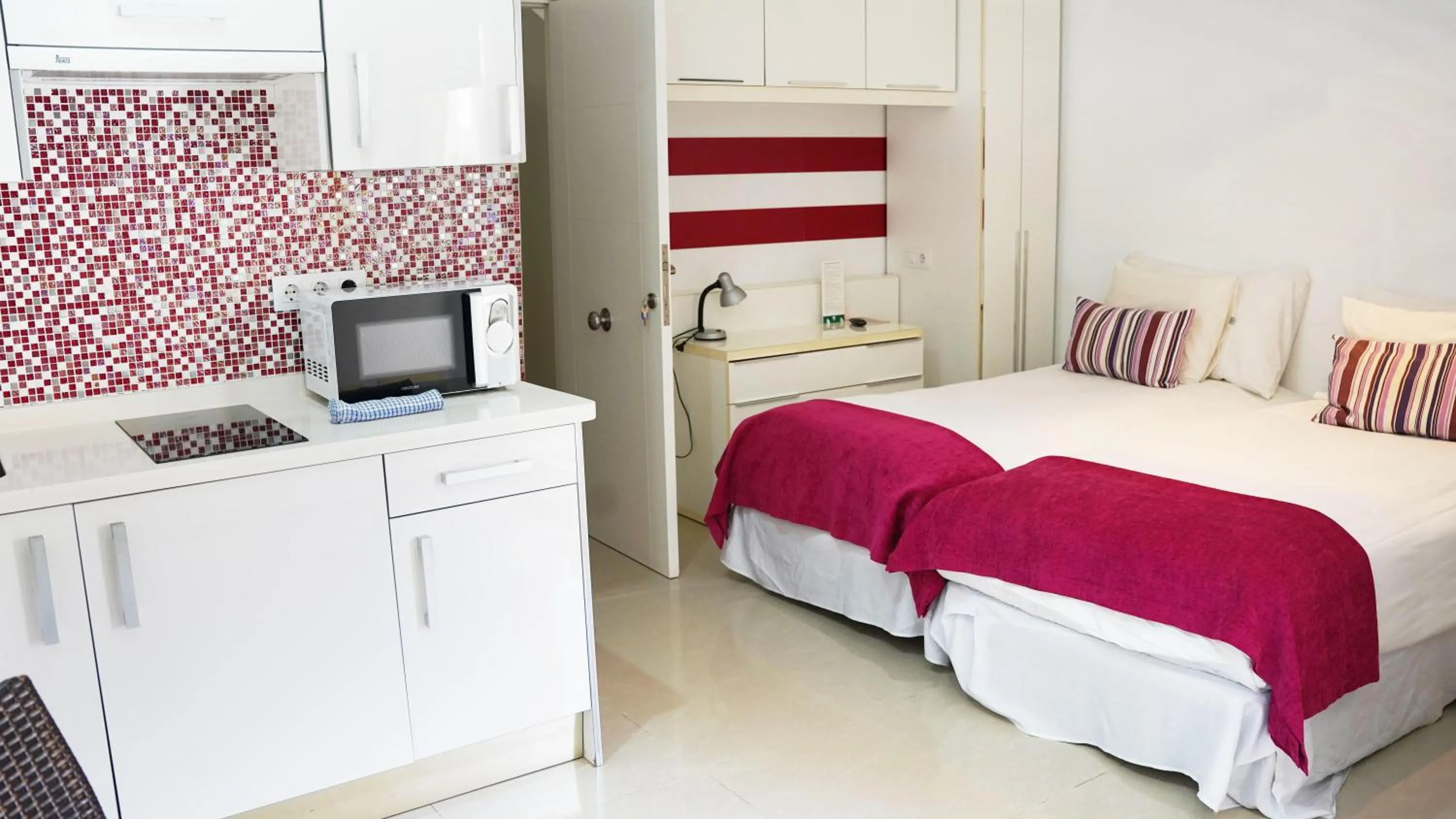 Photo of the whole room, Bed in Coral Compostela Beach