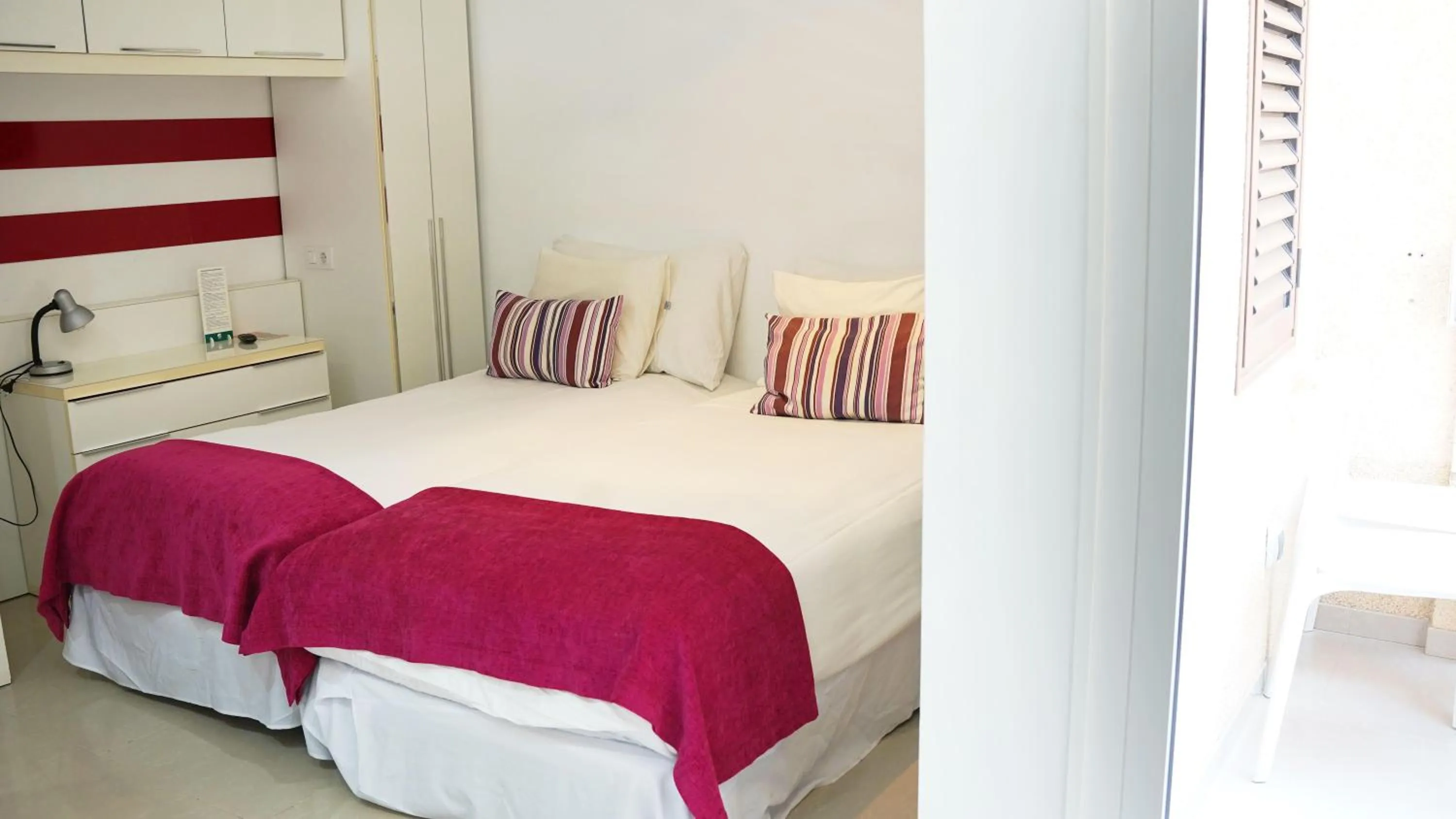 Photo of the whole room, Bed in Coral Compostela Beach