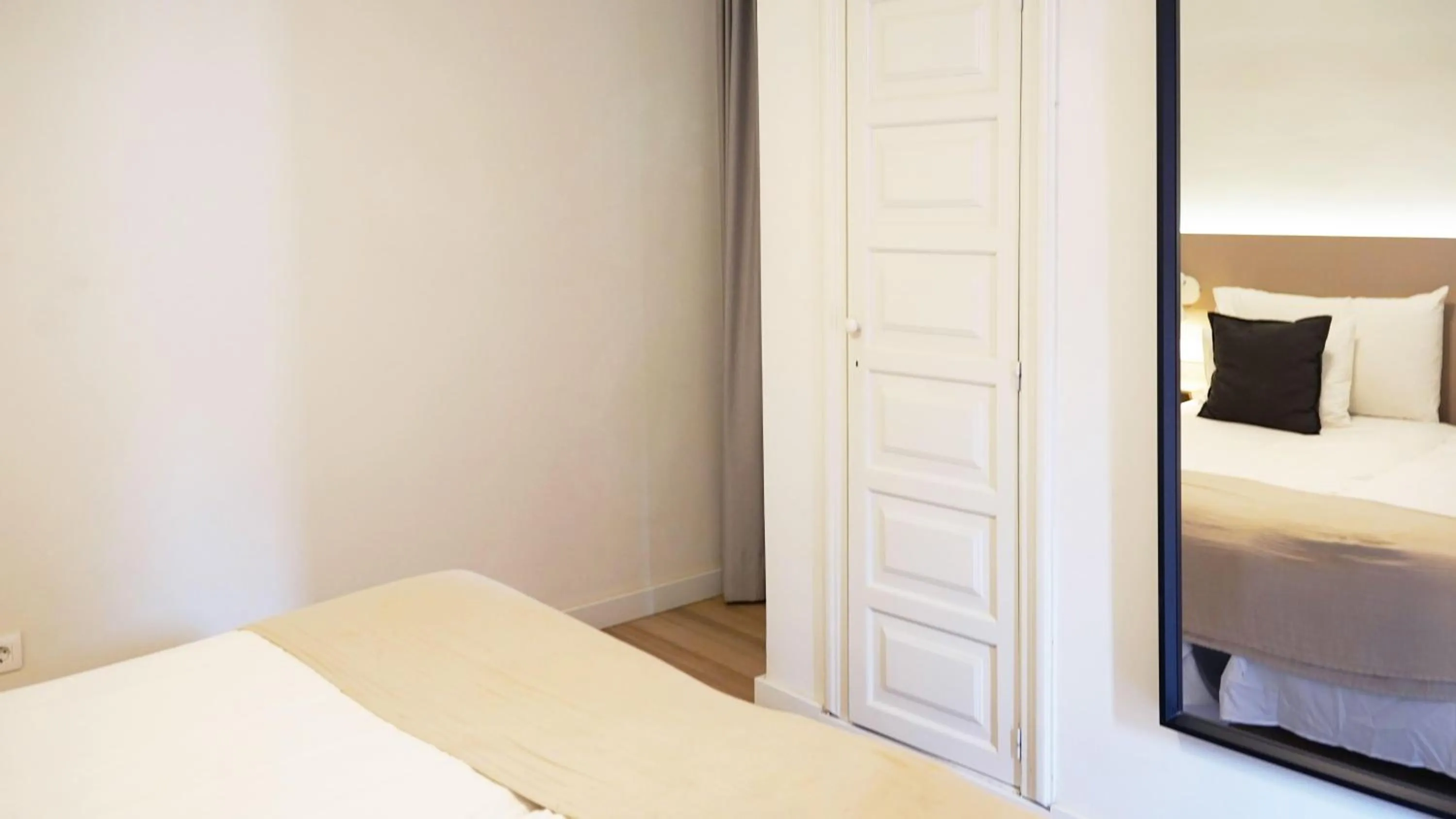 Photo of the whole room, Bed in Coral Compostela Beach