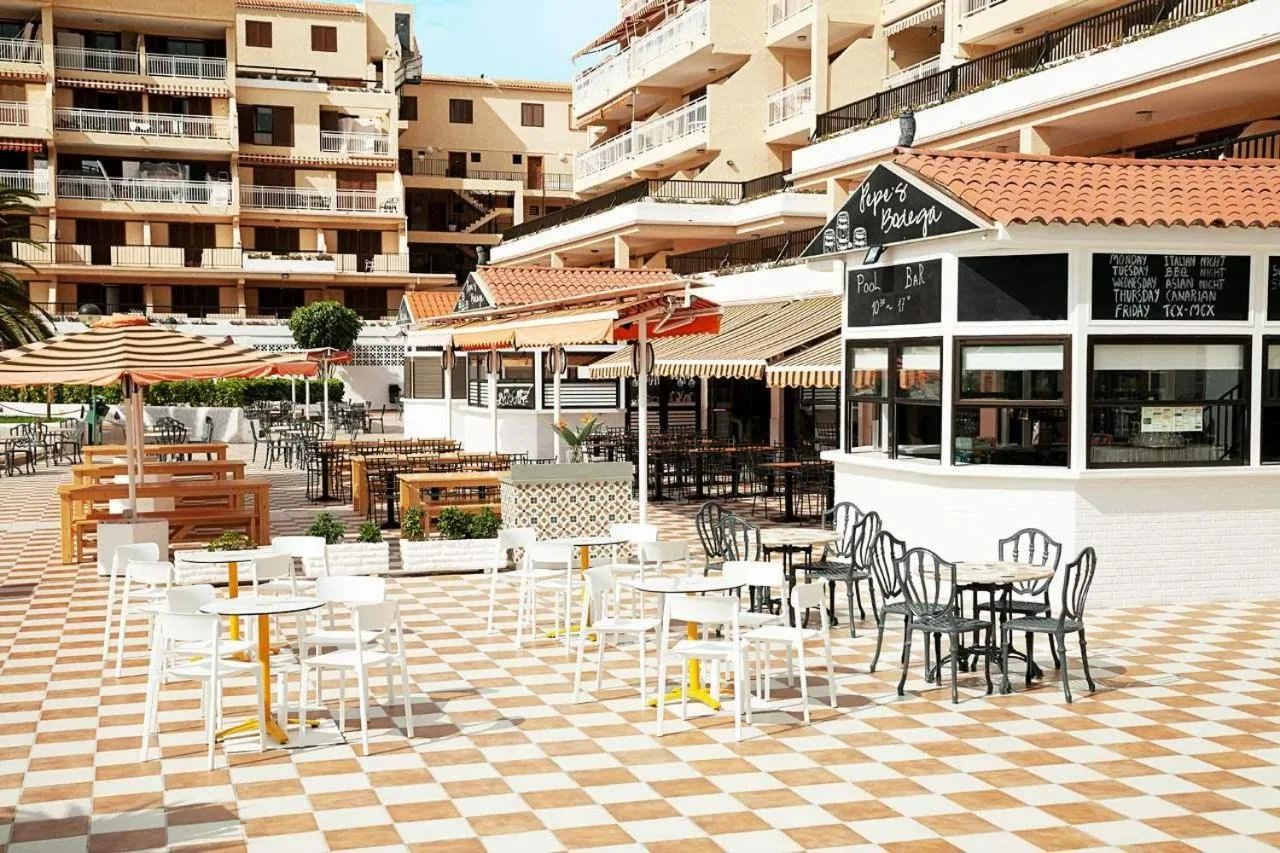 Lounge or bar in Coral Compostela Beach