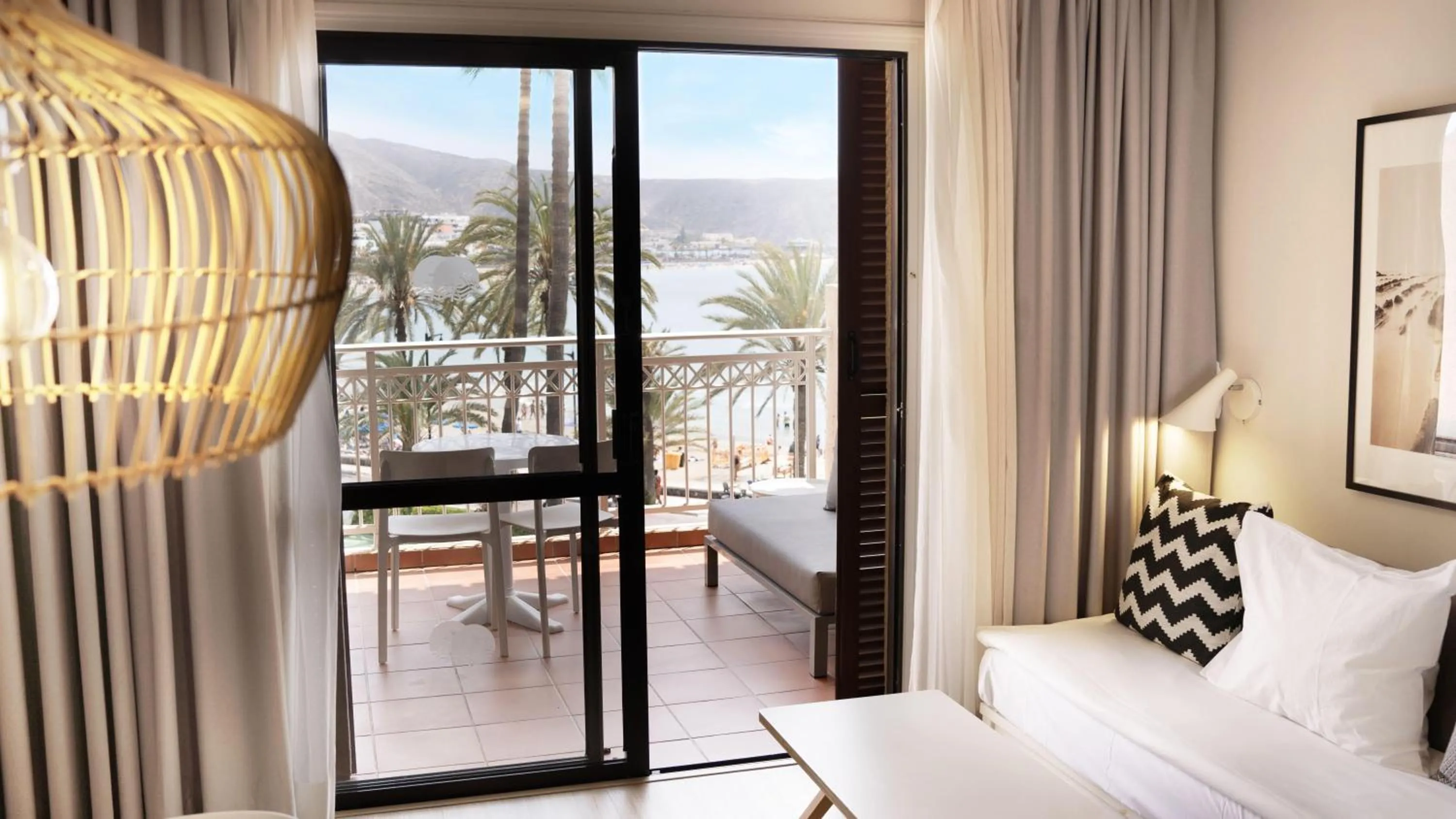 Photo of the whole room, Bed in Coral Compostela Beach