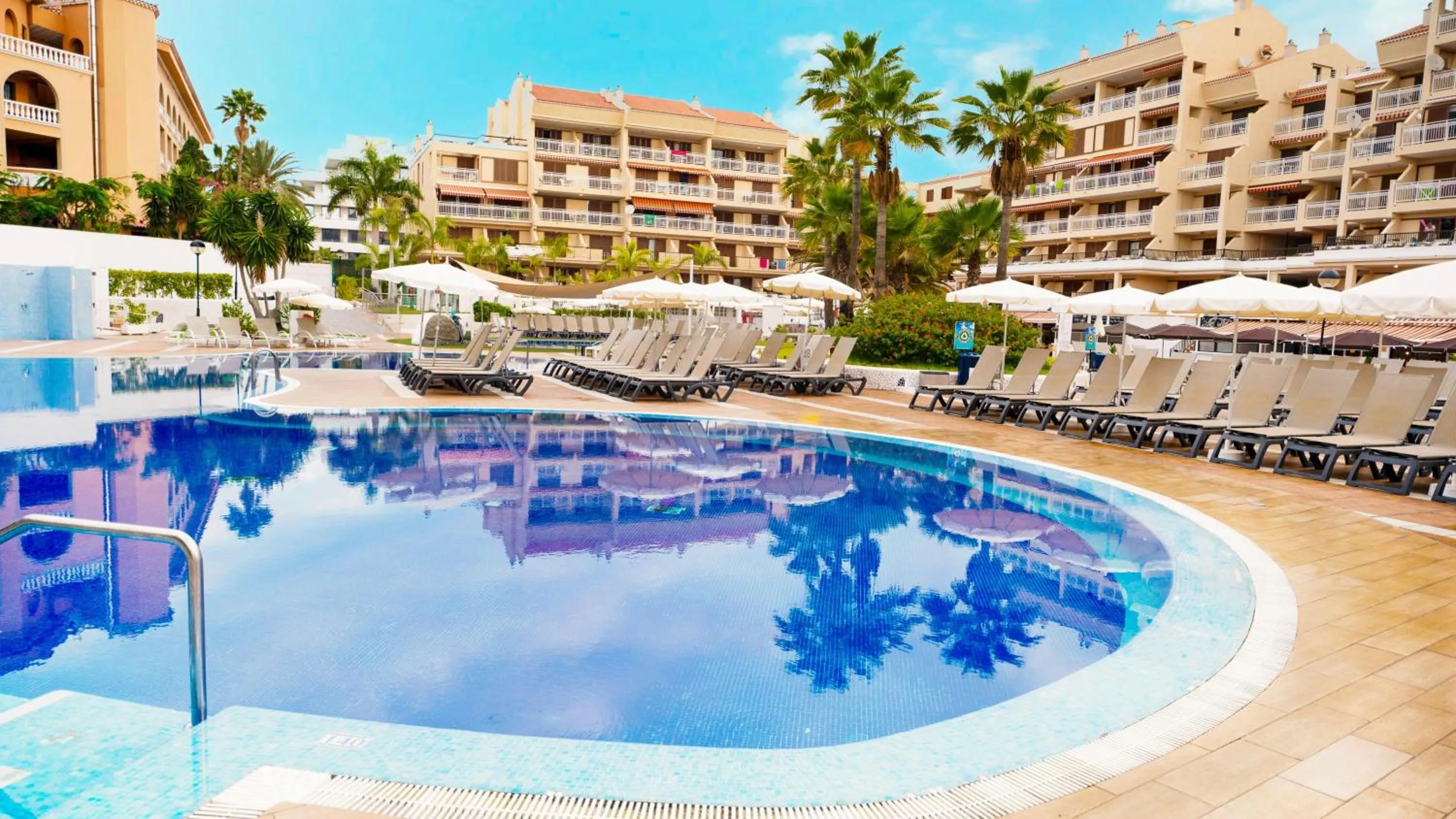 Photo of the whole room in Coral Compostela Beach