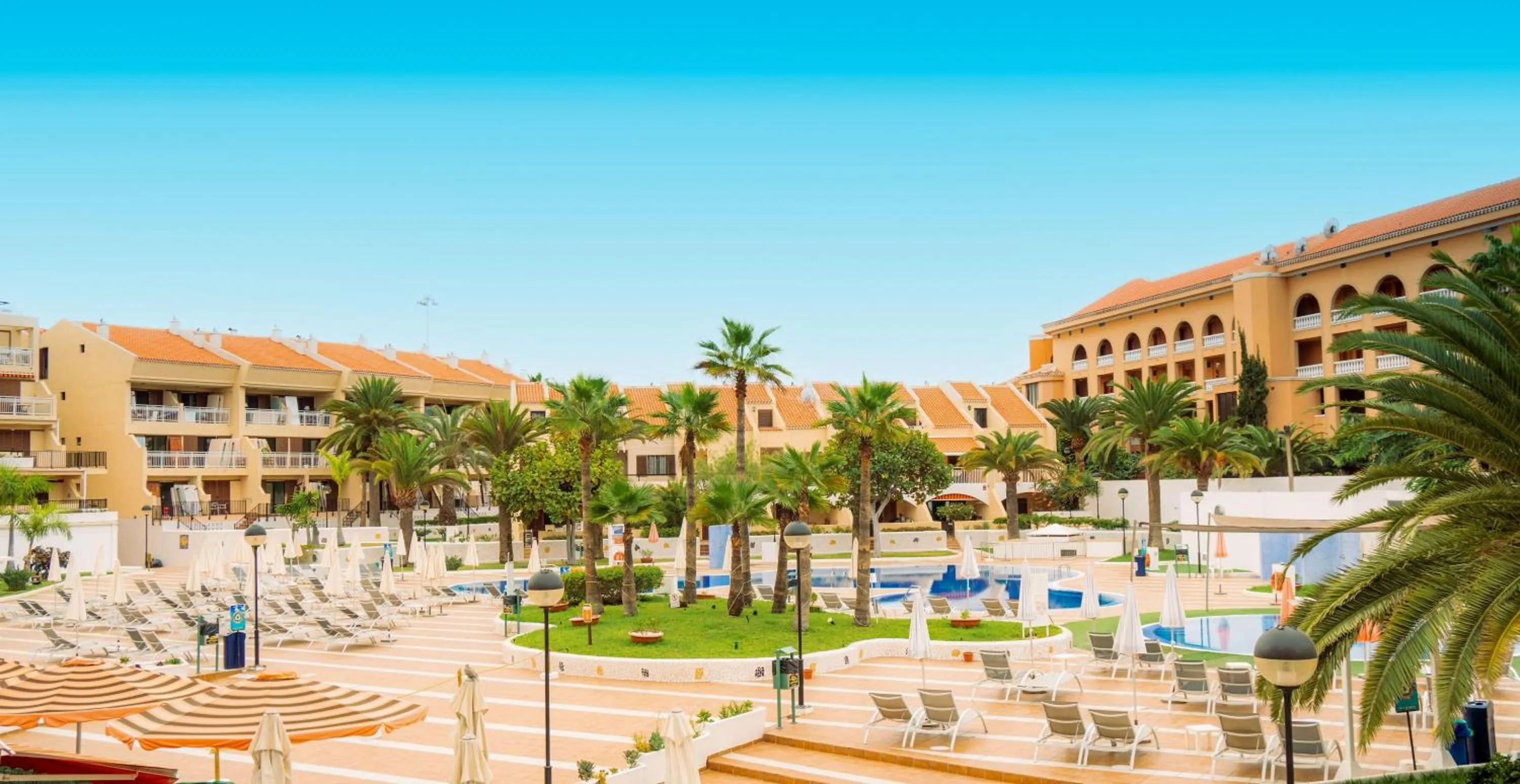 Photo of the whole room in Coral Compostela Beach