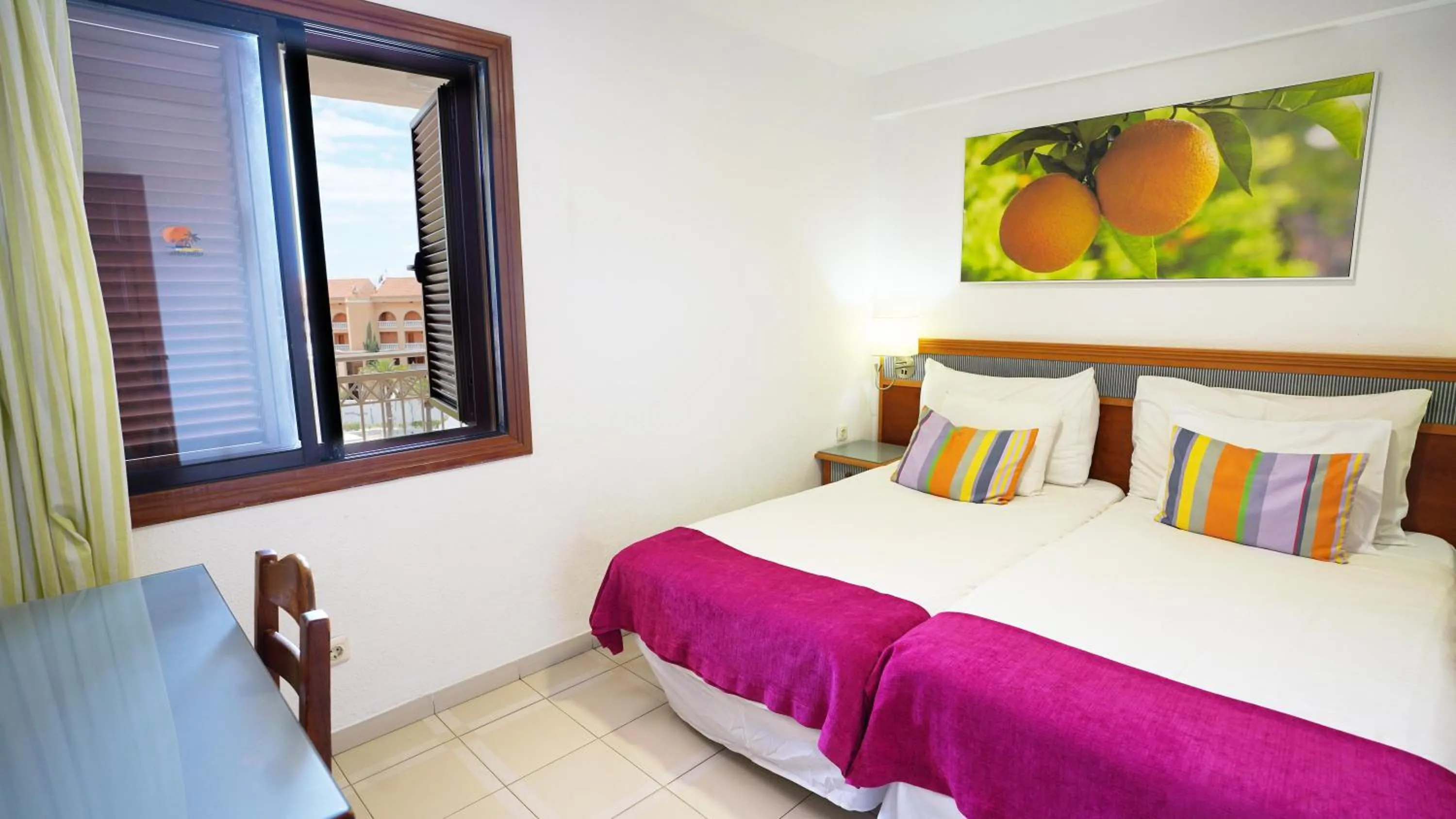 Photo of the whole room, Bed in Coral Compostela Beach