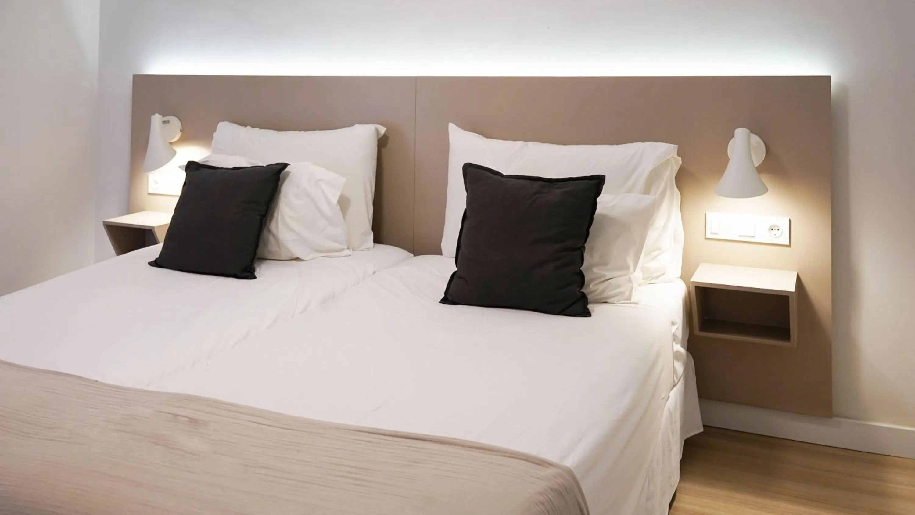 Photo of the whole room, Bed in Coral Compostela Beach