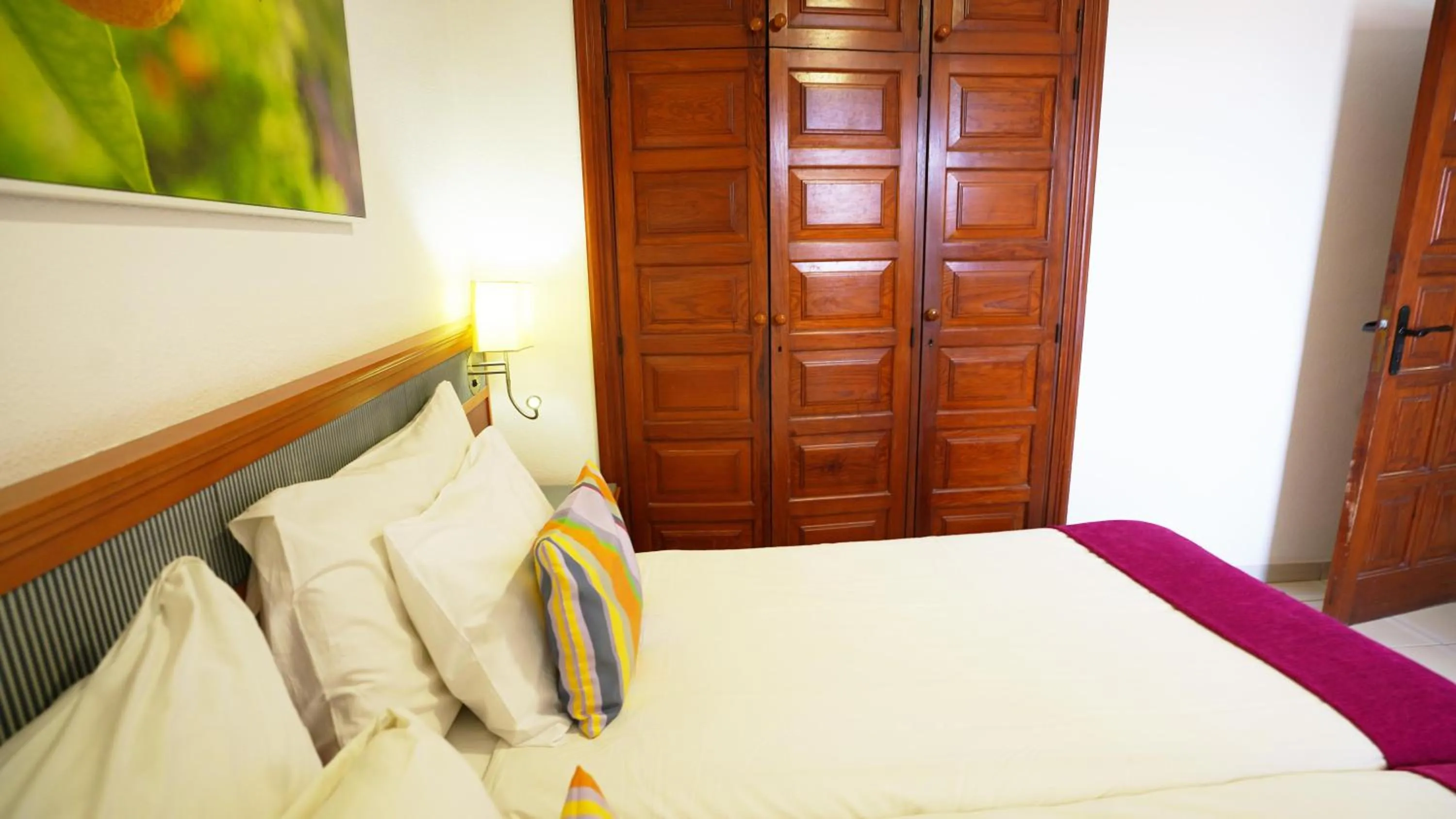 Photo of the whole room, Bed in Coral Compostela Beach