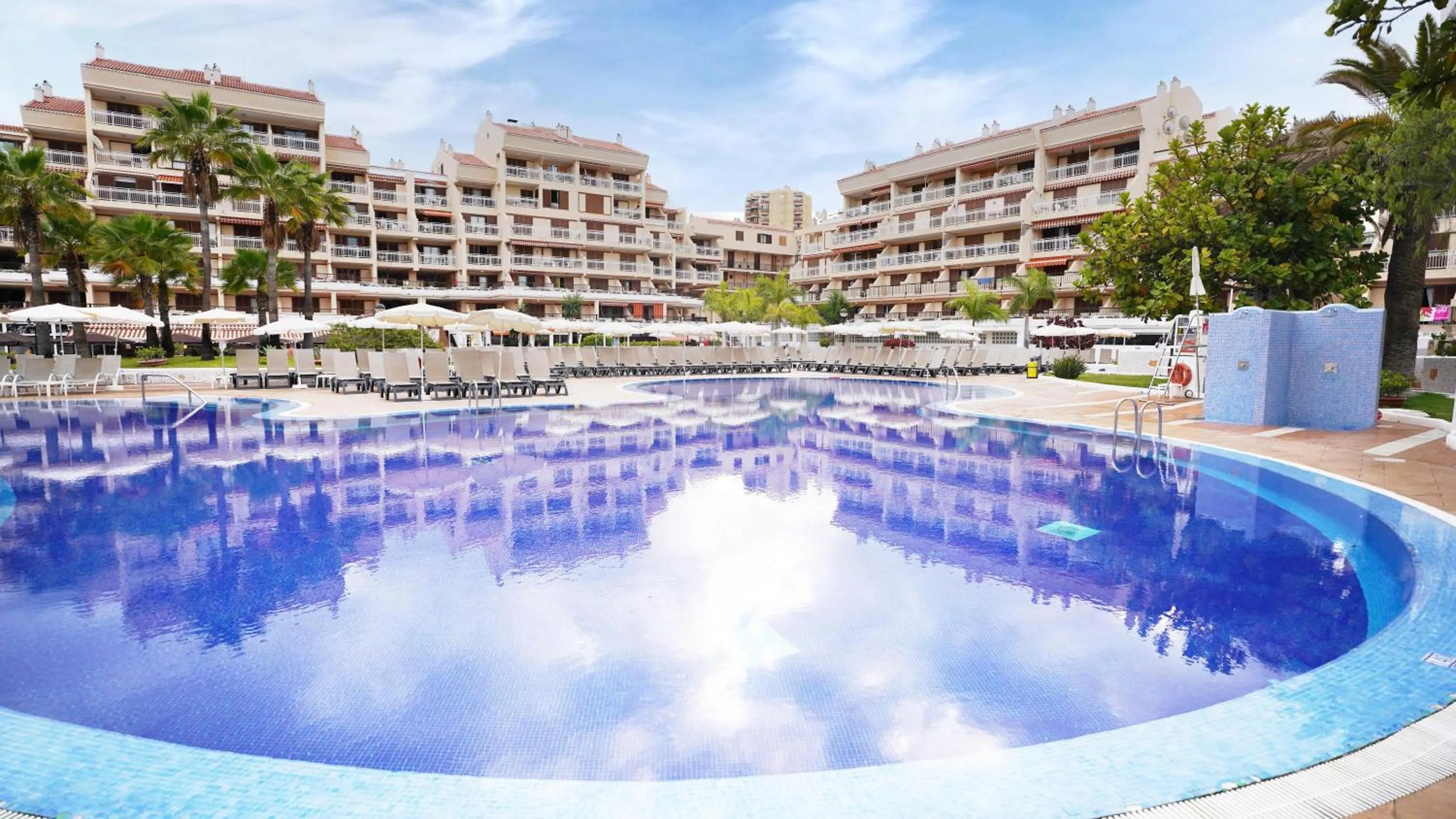 Photo of the whole room in Coral Compostela Beach