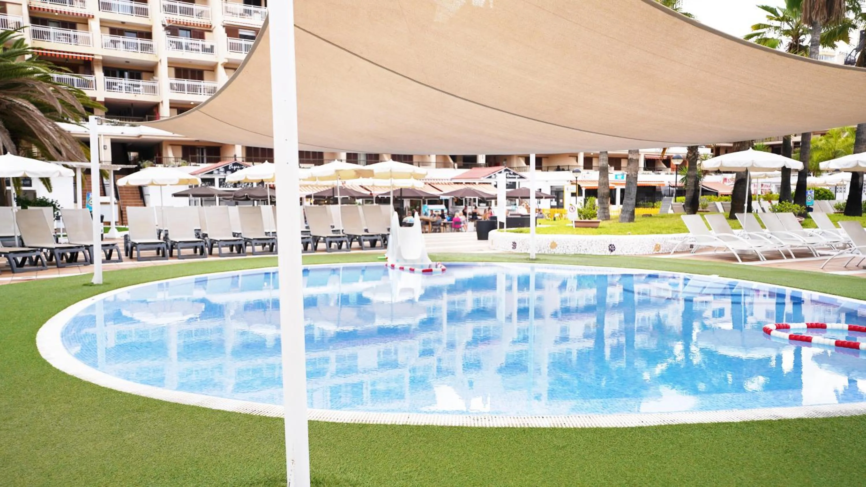 Photo of the whole room in Coral Compostela Beach