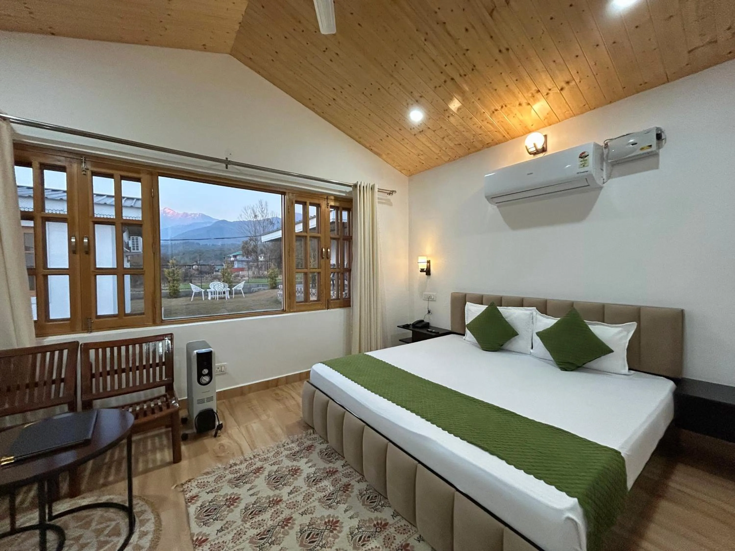 Mountain view, Bed in Saanjh Cottages - Hotel in Bir