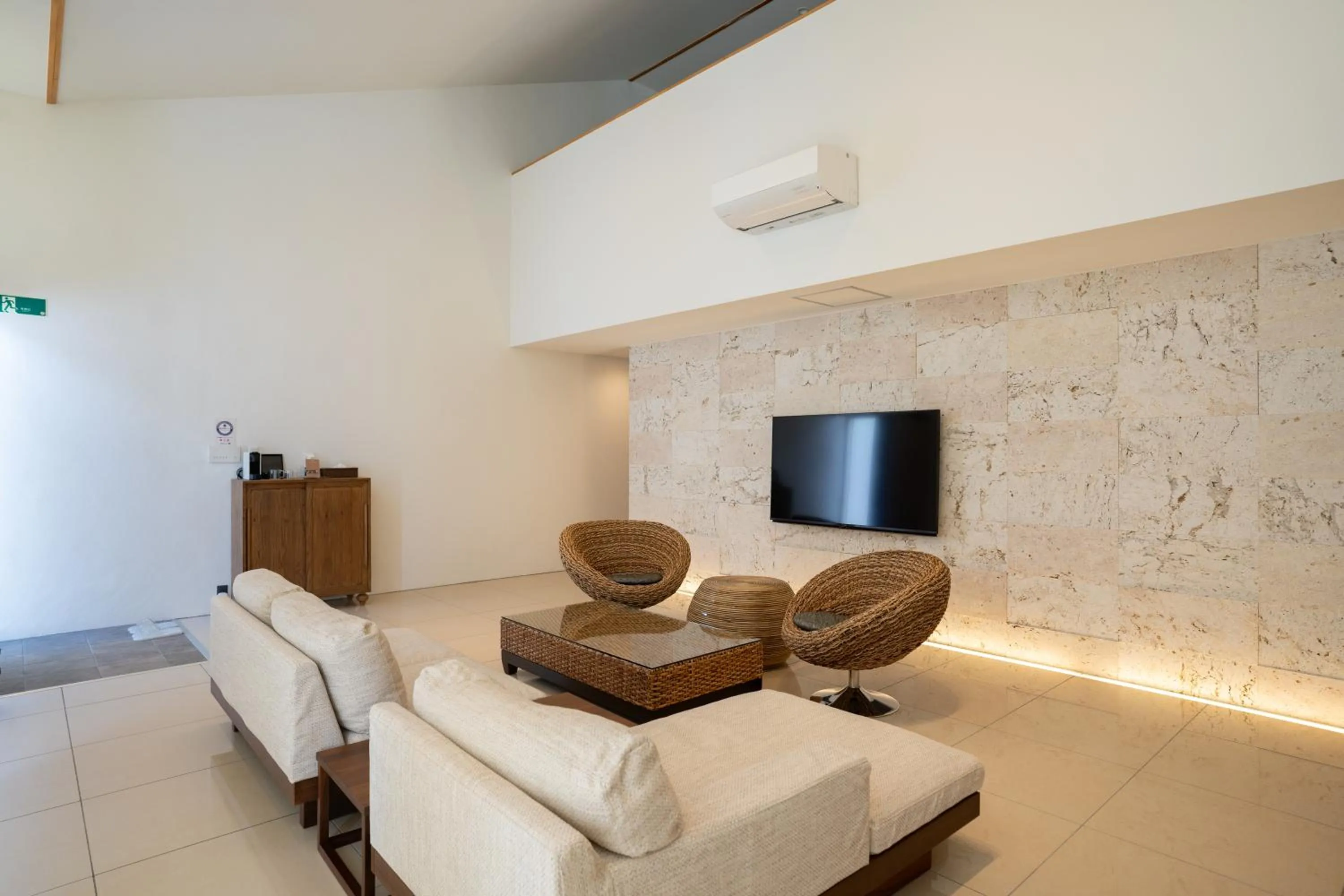 Living room in Secret Villas by Relapool